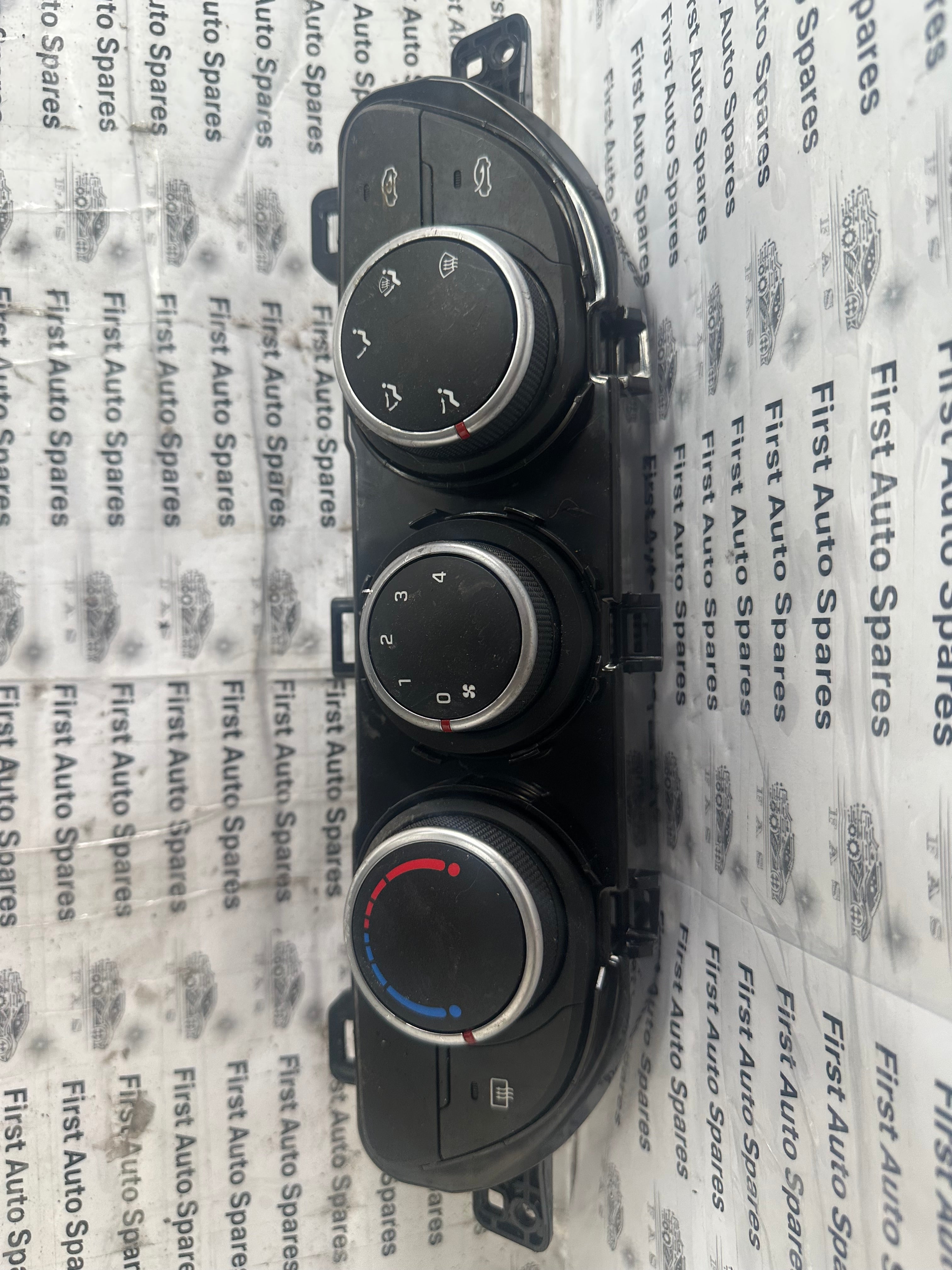 Hyundai i10 2016 MK2 Heater / AC Controller (97250-B9300) (97250-B9XXX)