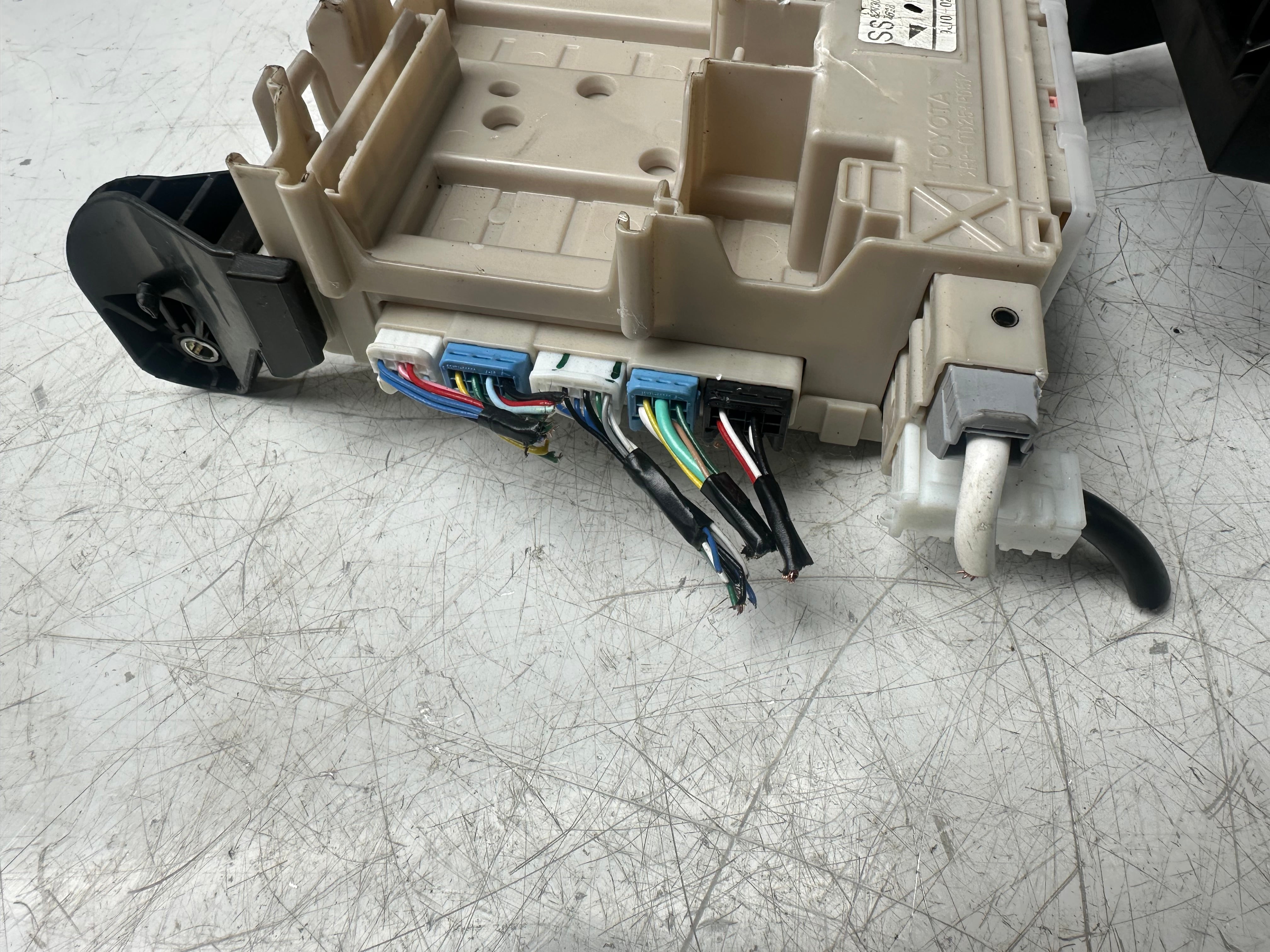 Toyota Aygo XB40 2014–2018 Body Control Module (82730-0H030-A)