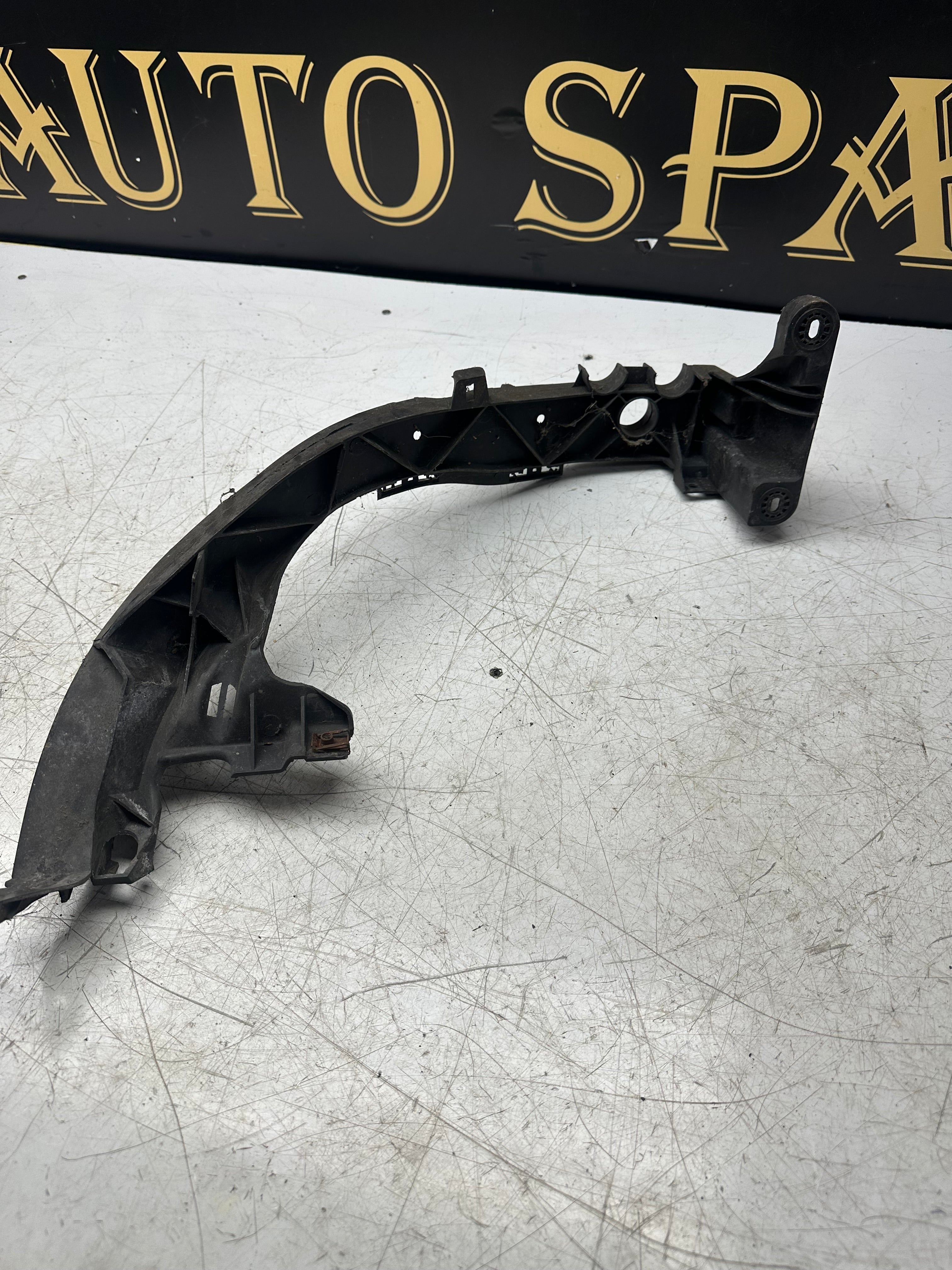 BMW 1 Series F20/F21 Right Driver Side Headlight Bracket / Holder (2011–2019)(7120824 / 5164-7120824)