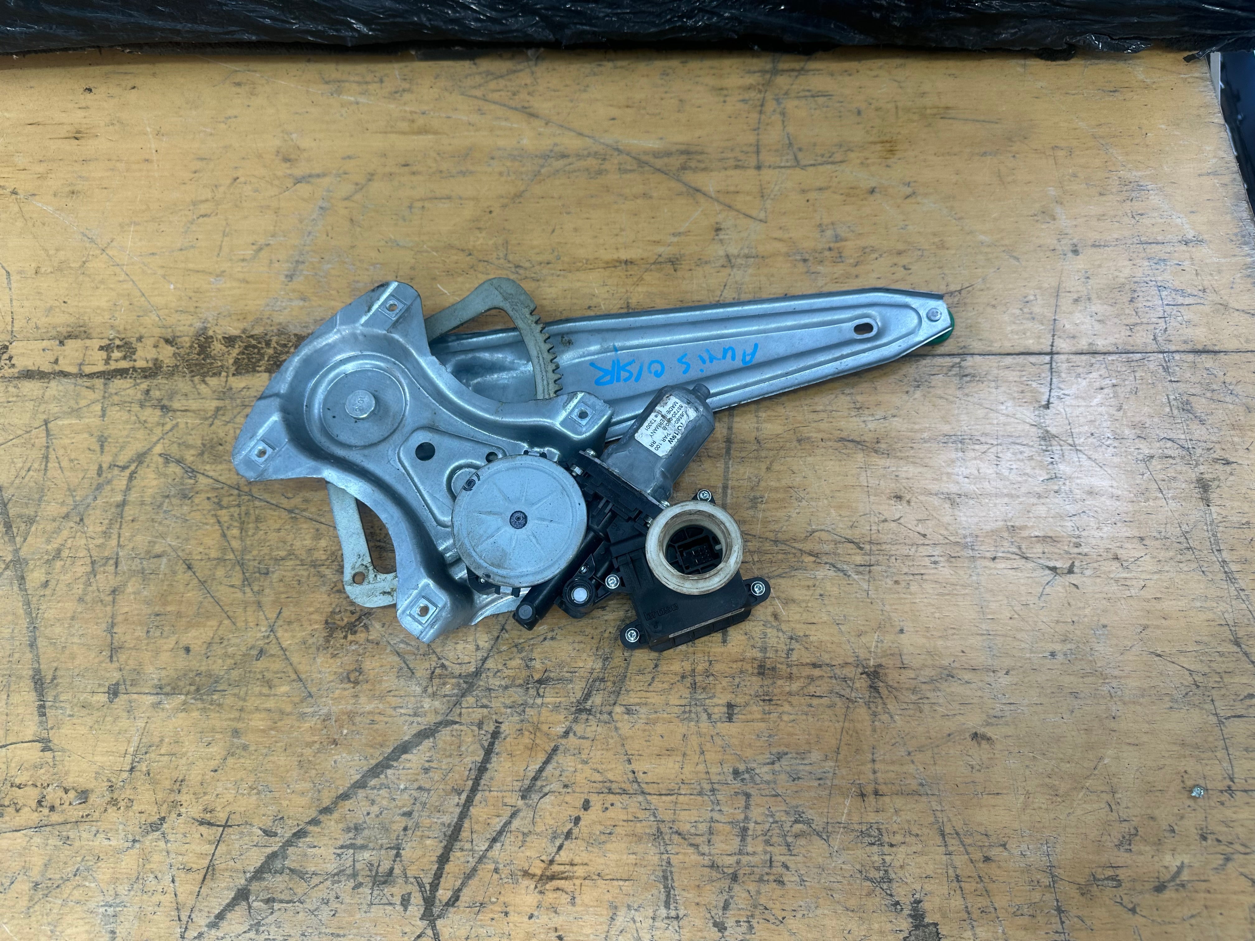 Toyota Auris Right Driver Rear O/S/R Window Regulator (85702-02020)