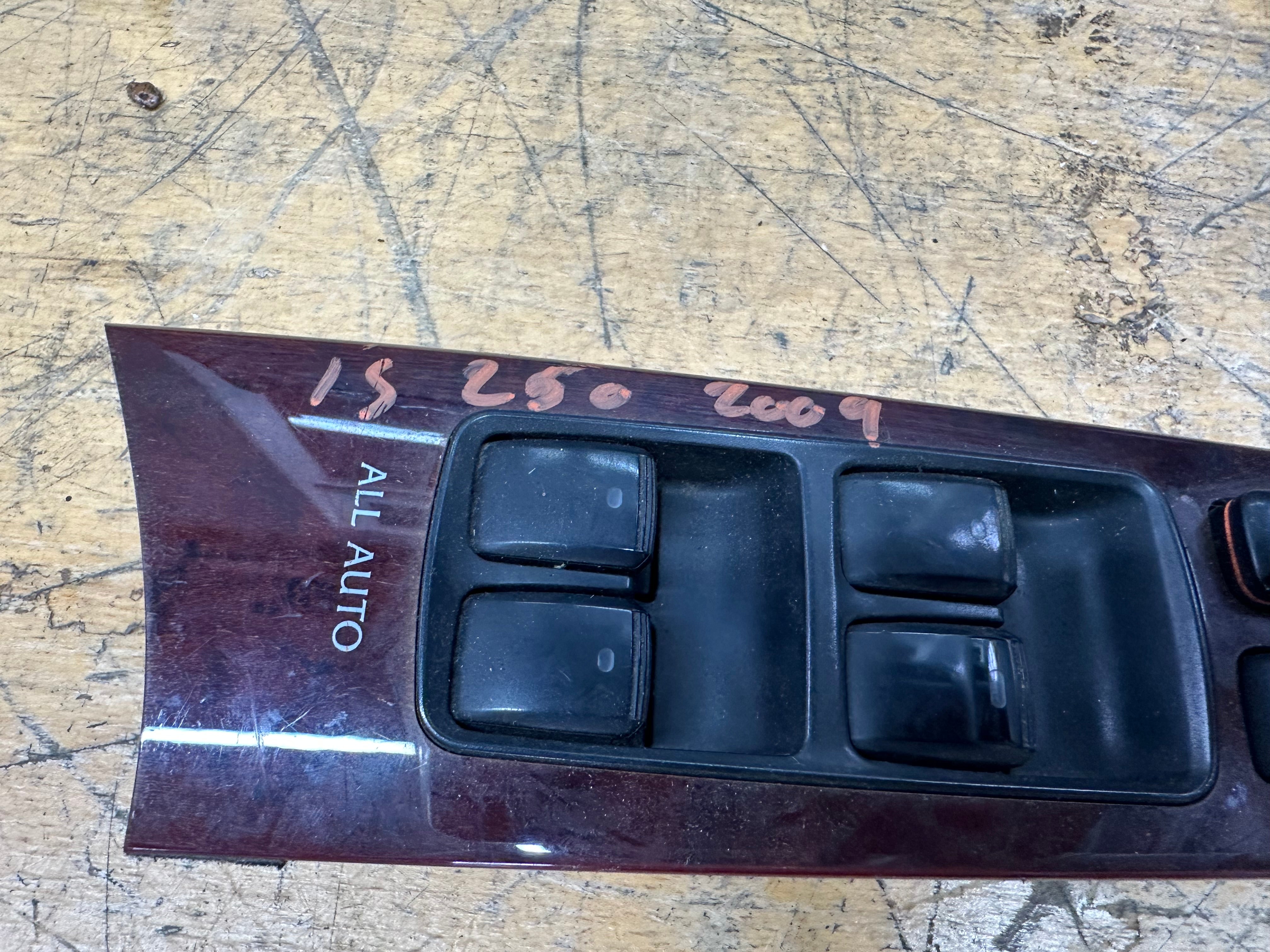 Lexus IS250 Saloon 2009 Front Right Driver’s Door Window Switch (84040-53070)
