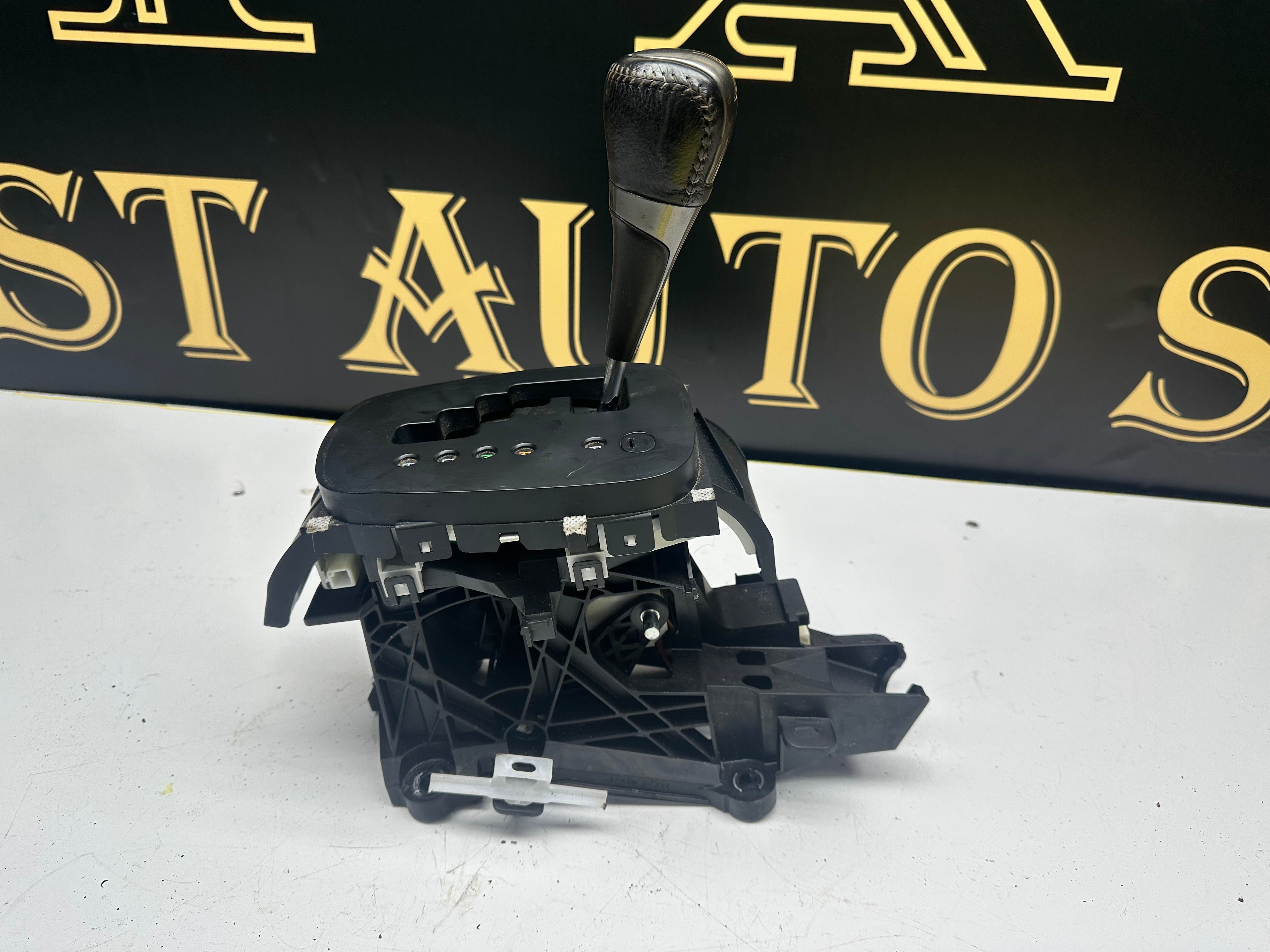 Toyota Yaris 2016 Mk3 Automatic Gearstick Assembly (52160/RH)
