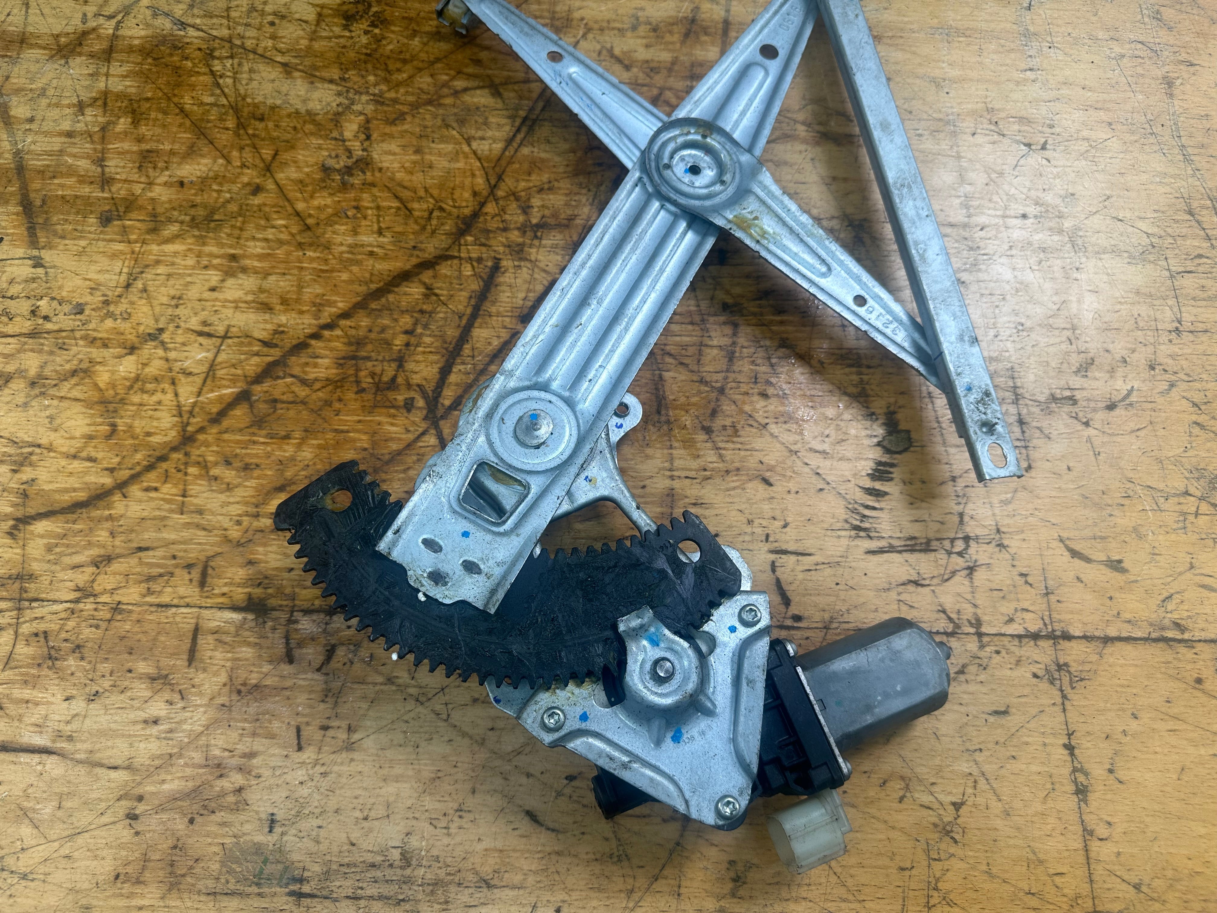 Nissan Note 2016 Right Front O/S/F Window Regulator (80730-1HB2A) (1061018)