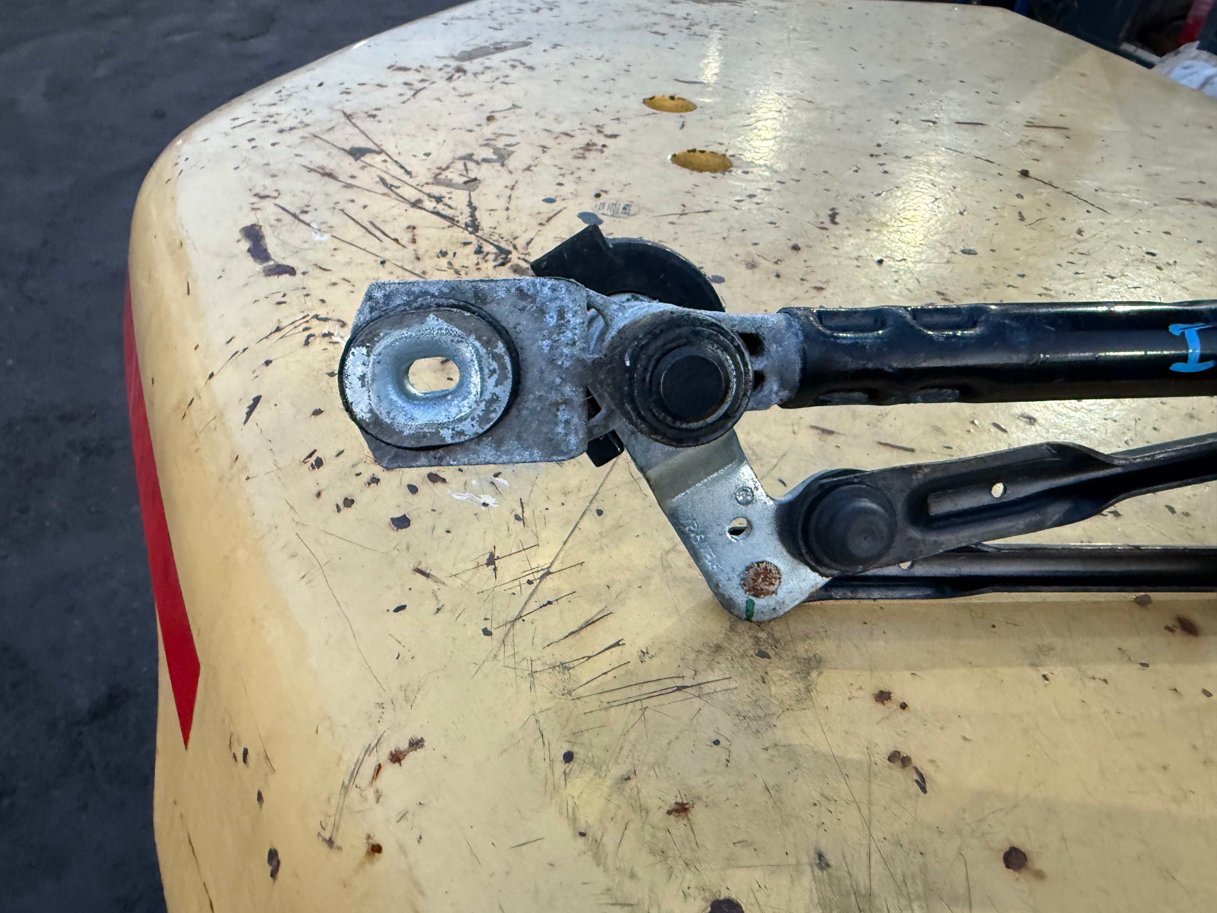 Hyundai i10 2016 Wiper Motor & Linkage (98100B9900)