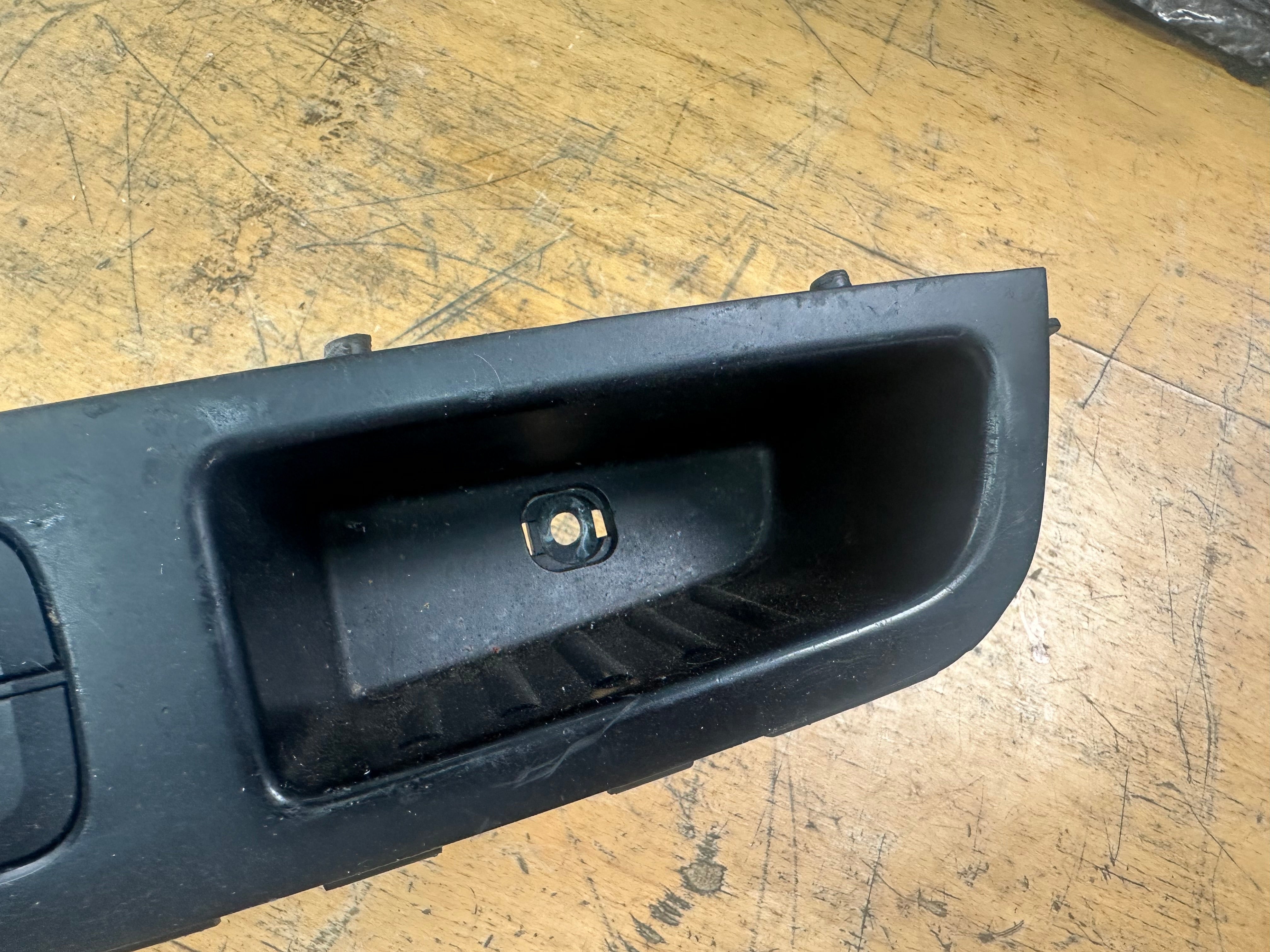 Hyundai i10 2016 O/S/F Driver Right Front Window Control Switch (82740-B9030)