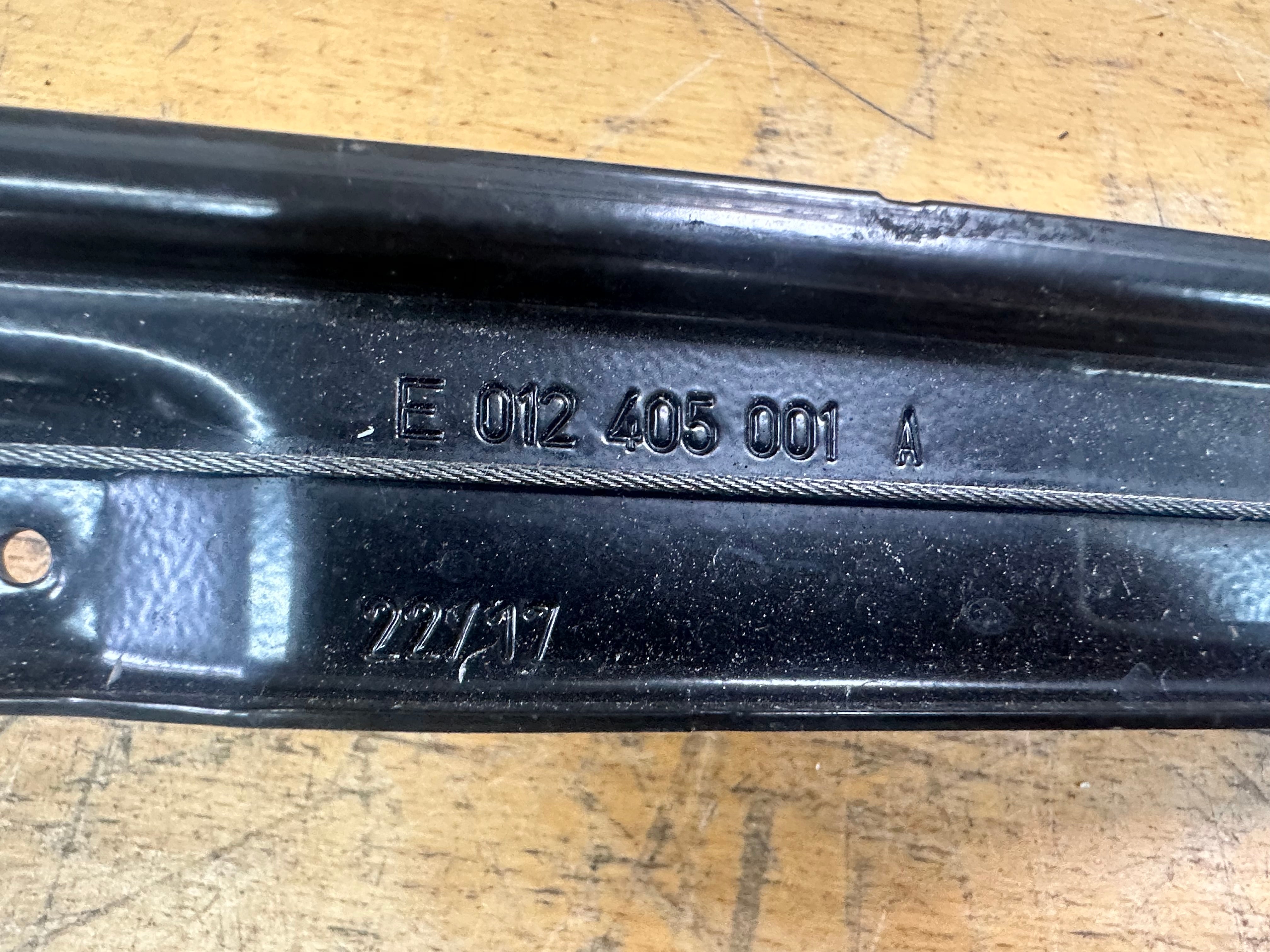 Range Rover Sport Right Driver’s Front O/S/F Window Regulator (0130822783)