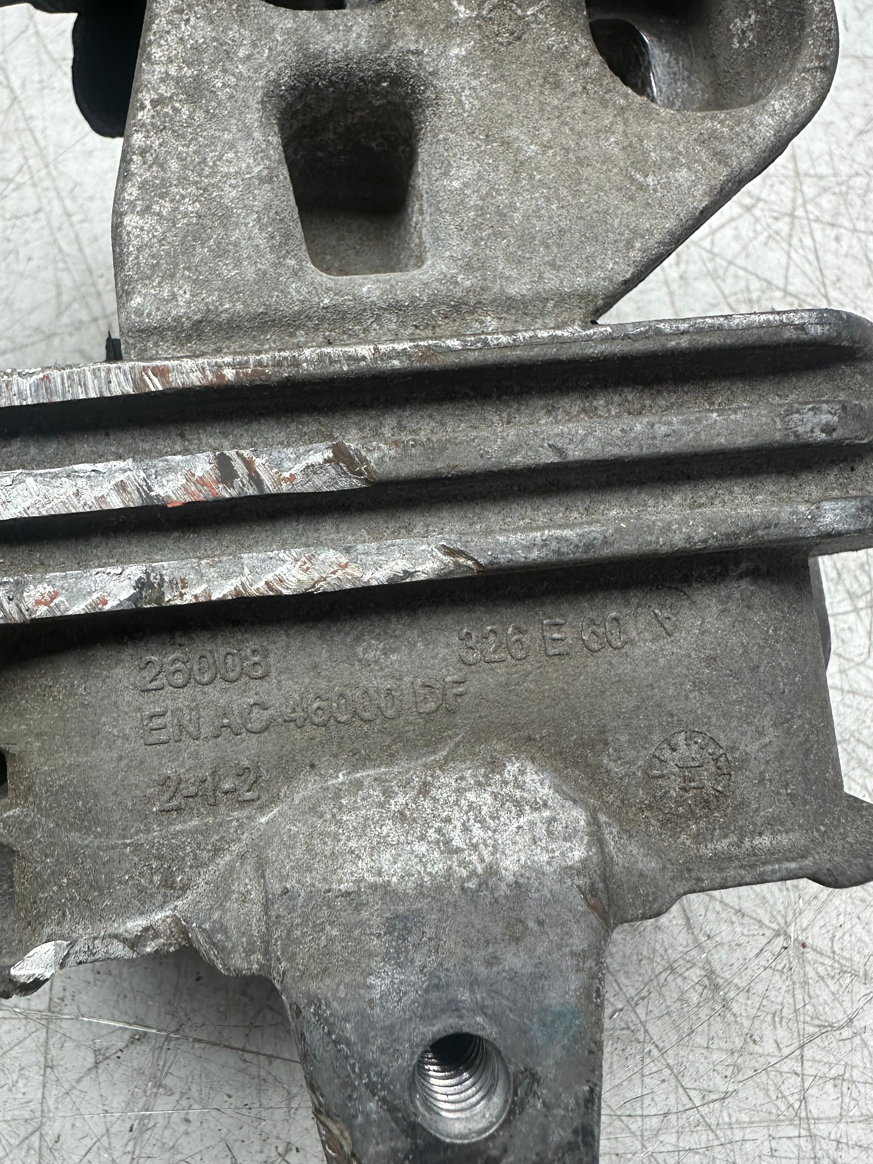 Mercedes-Benz CLA Front Left Engine Mount 26008326 –