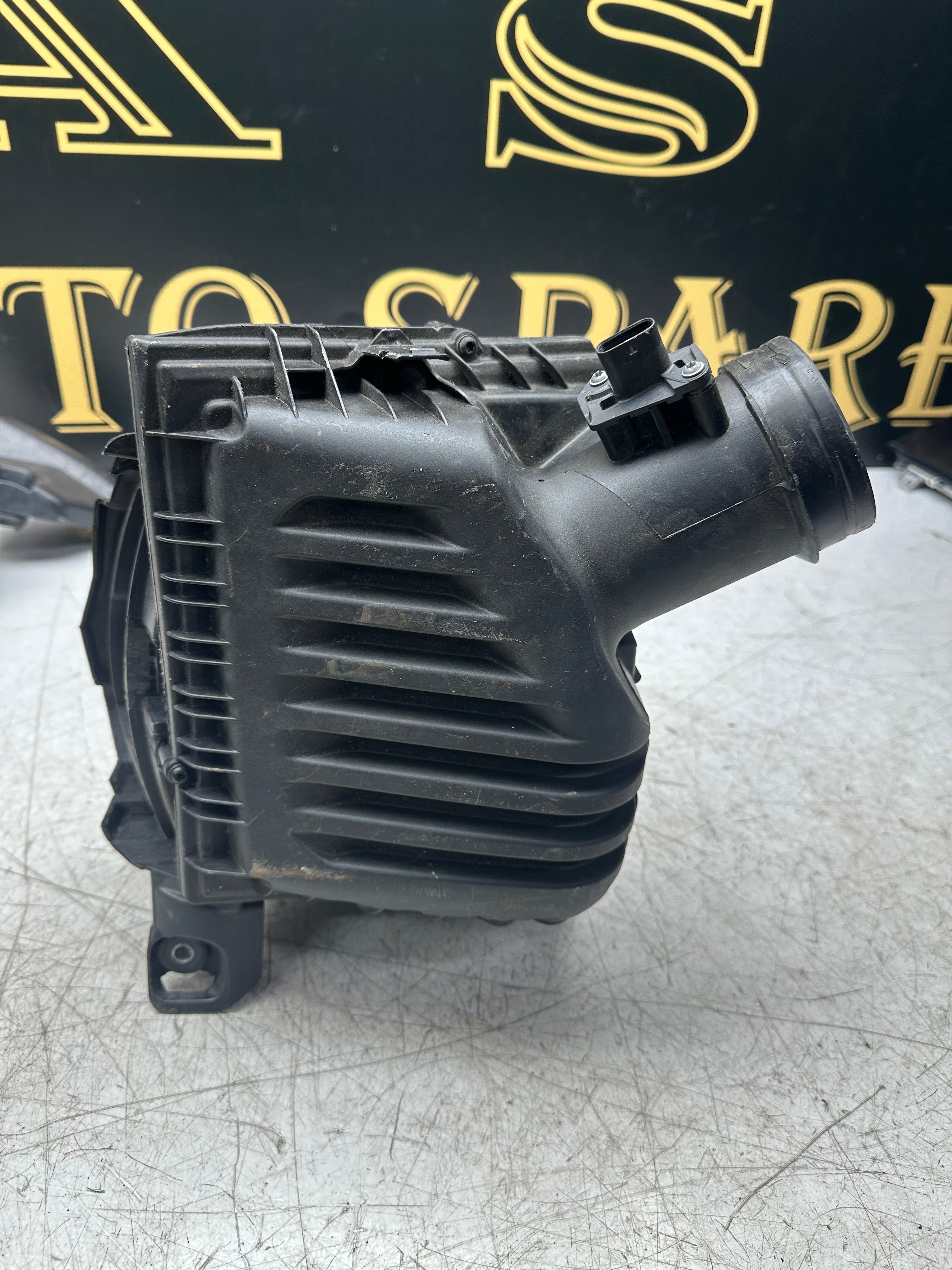 BMW 1 Series F40 1.5 Petrol Air Filter Box Housing OEM (8655834) – 2020