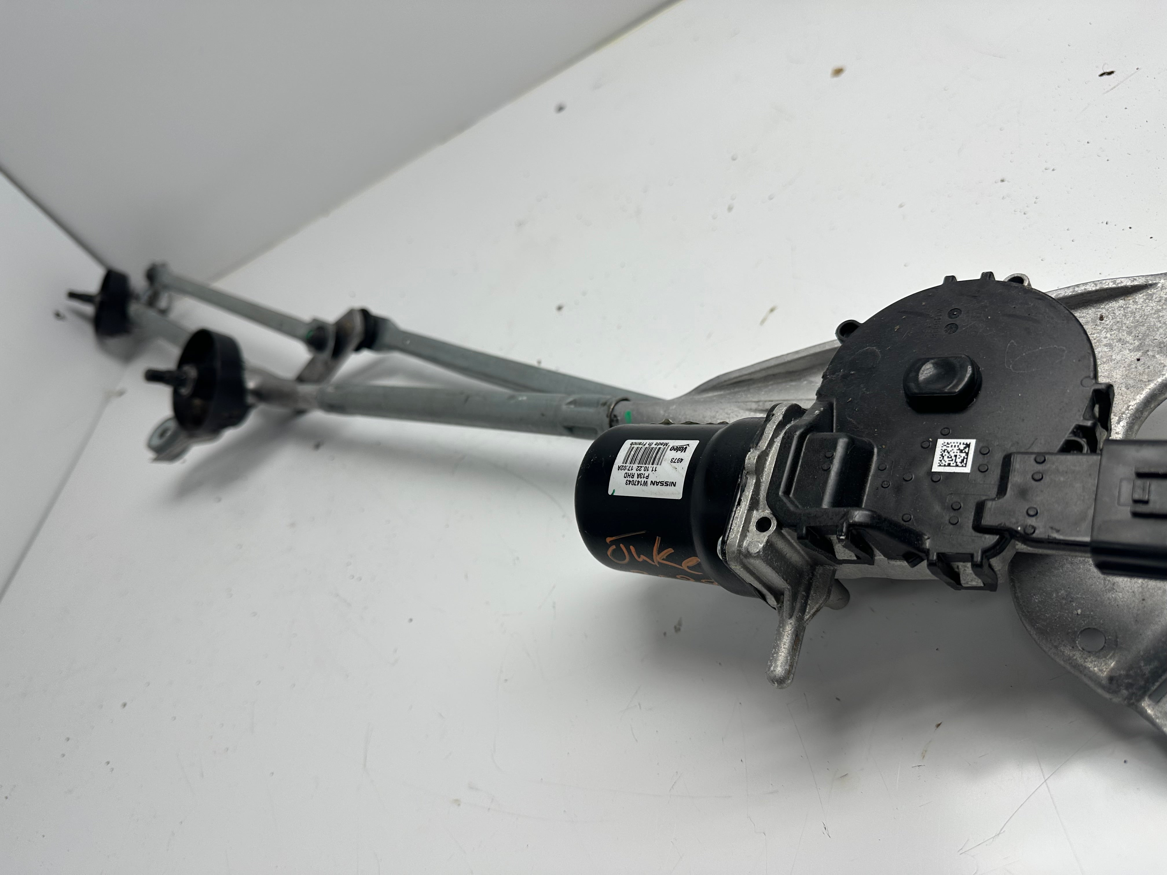 Nissan Juke F16 Front Wiper Motor & Linkage (288006PA0A W147043)