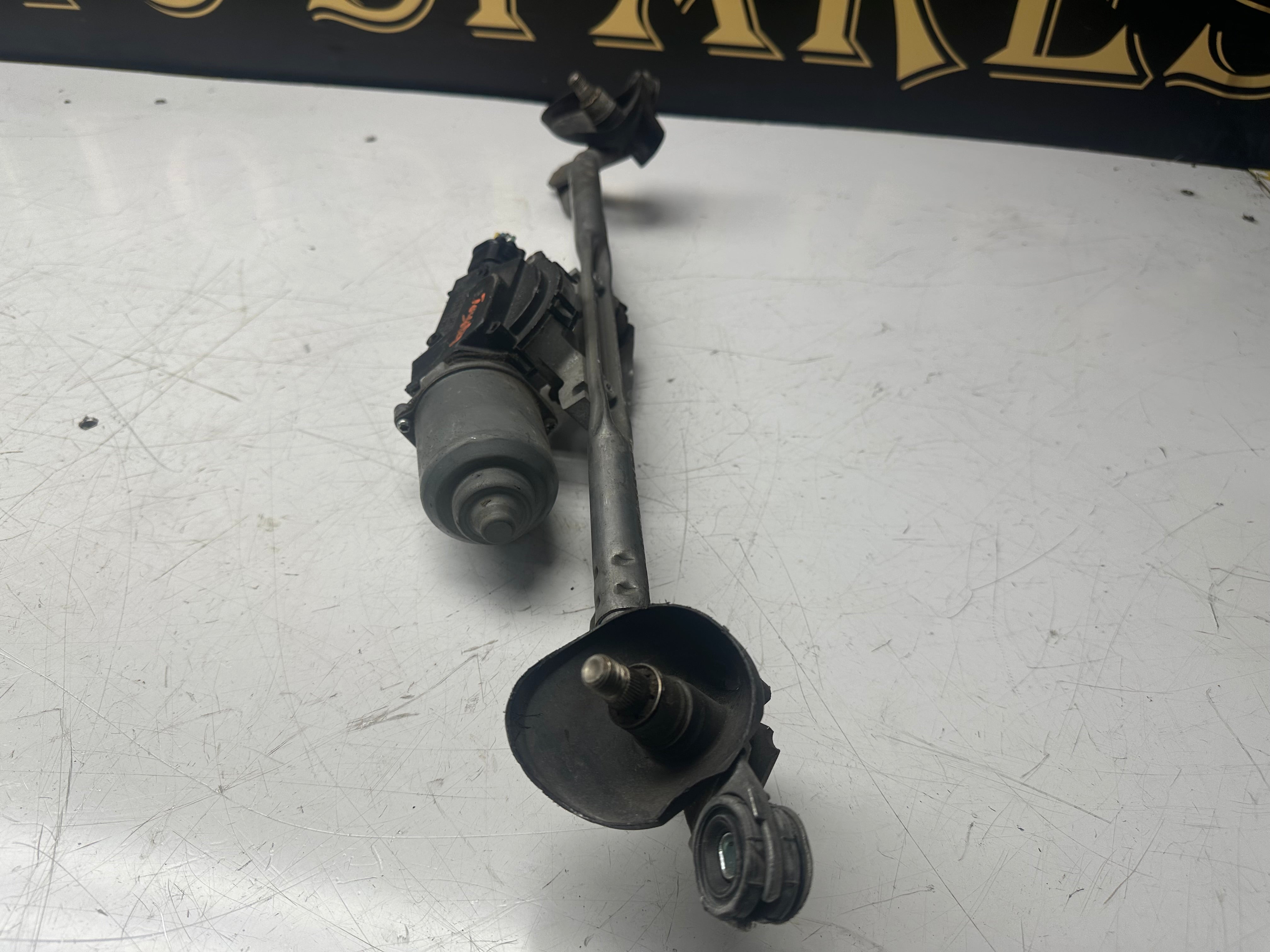 Toyota & Lexus 2005-2008 Front Wiper Motor & Linkage (85110-26220)