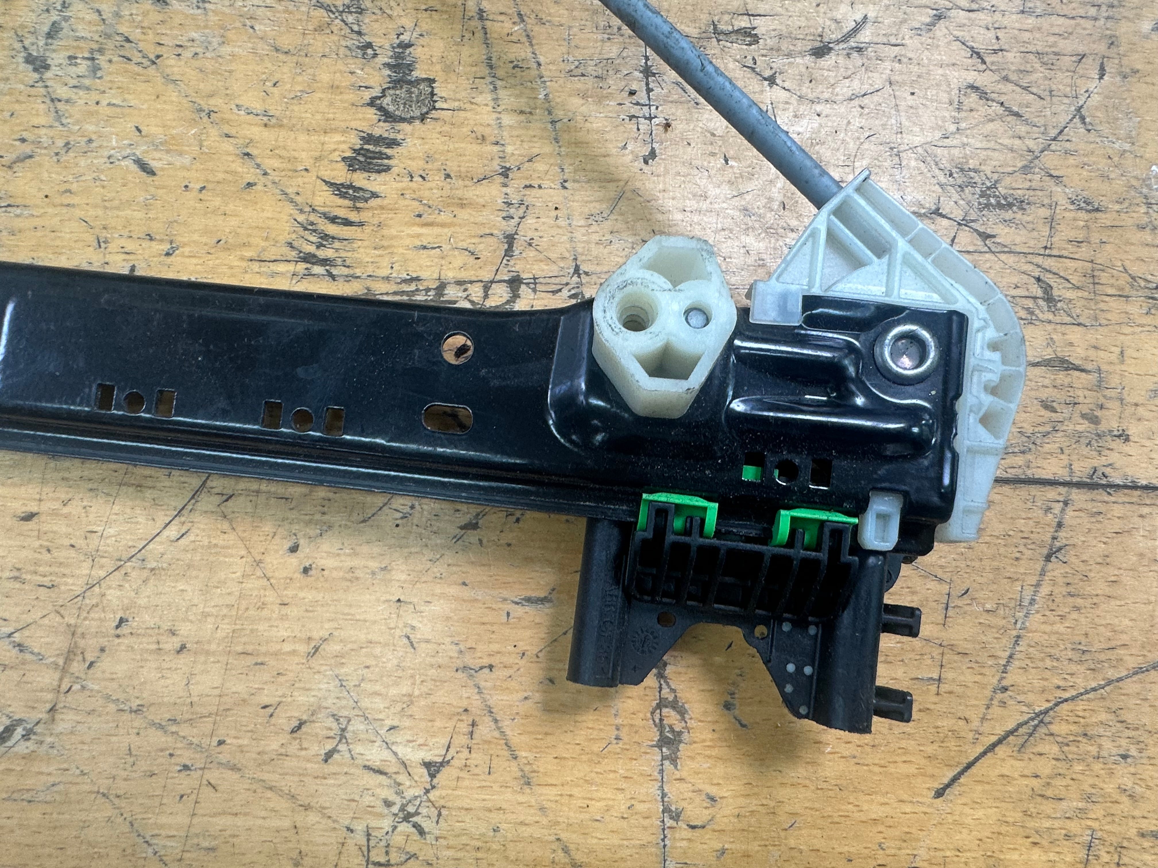 Range Rover Sport Right Driver’s Front O/S/F Window Regulator (0130822783)