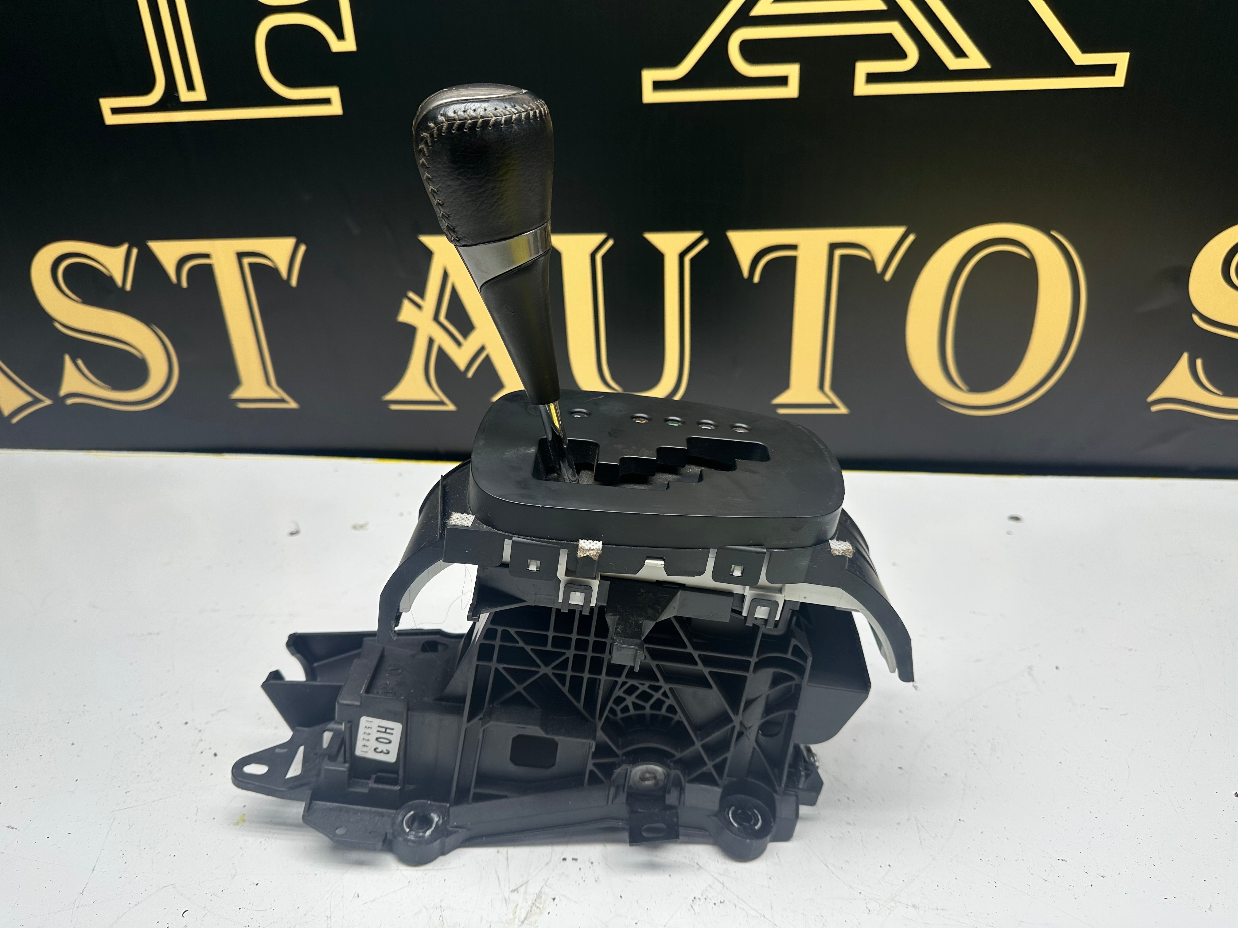 Toyota Yaris 2016 Mk3 Automatic Gearstick Assembly (52160/RH)