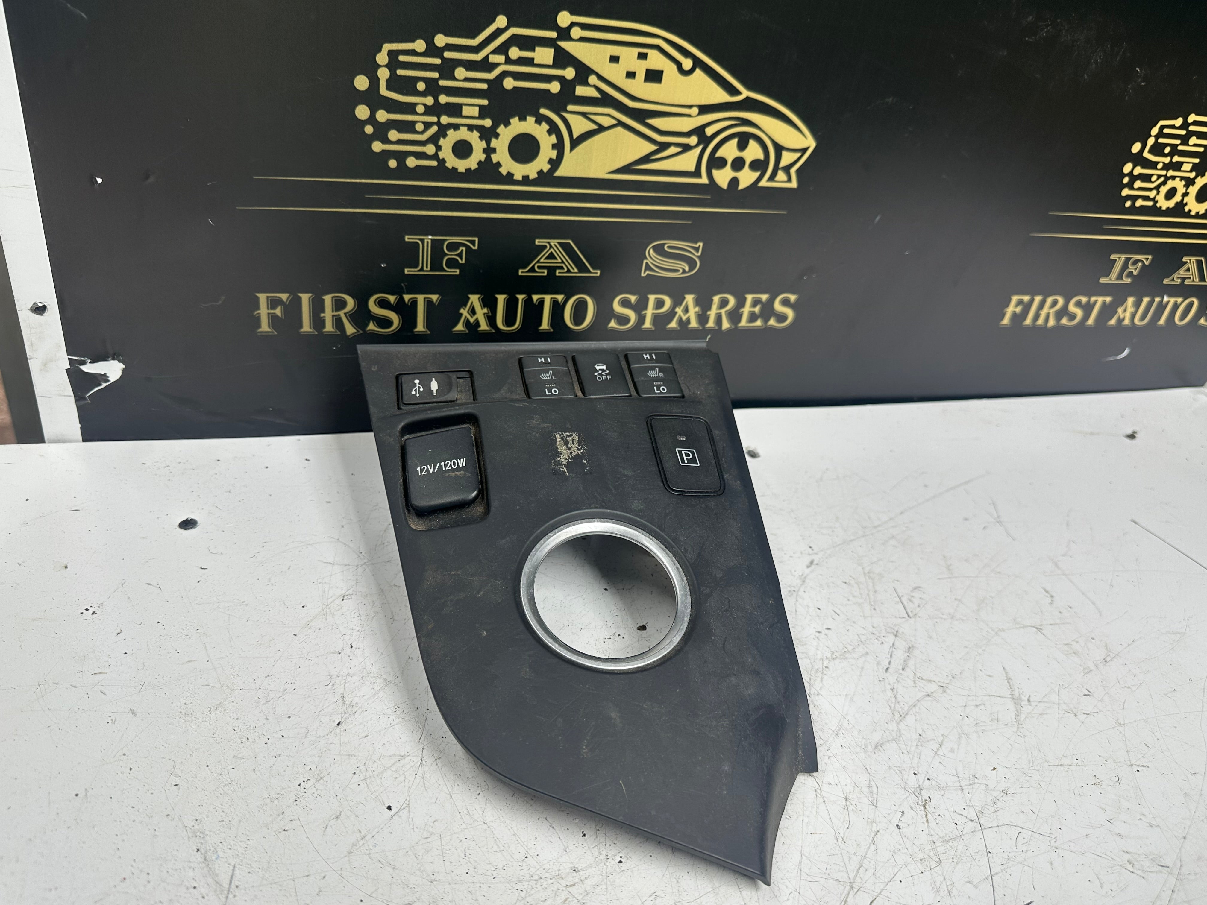 Toyota Auris 2015 1.8 Hybrid Excel Dash Plug Socket Trim (58821-02A10-B) (58844-02020-B)