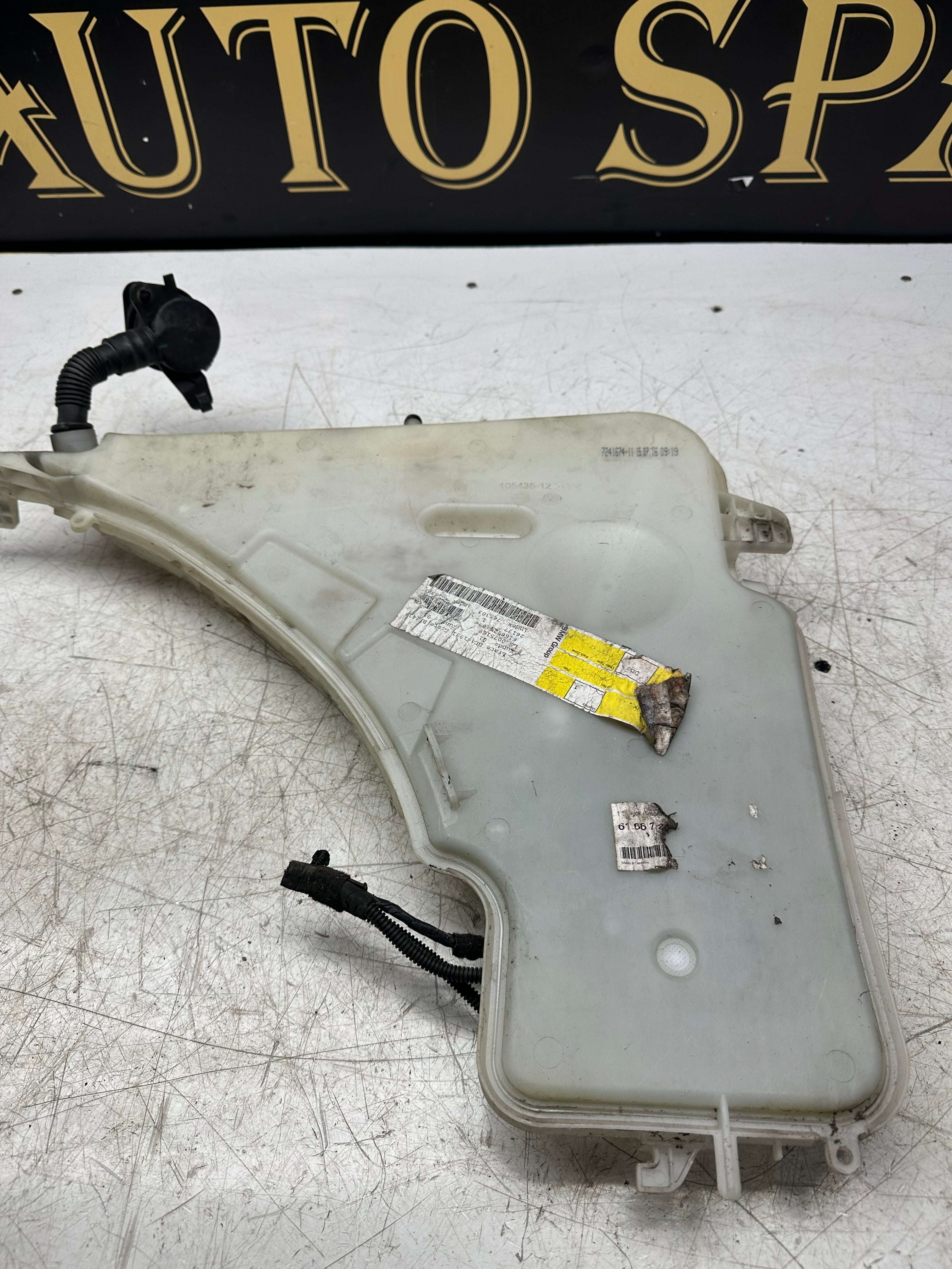 BMW 1 Series F20 Windscreen Washer Bottle /  10543512