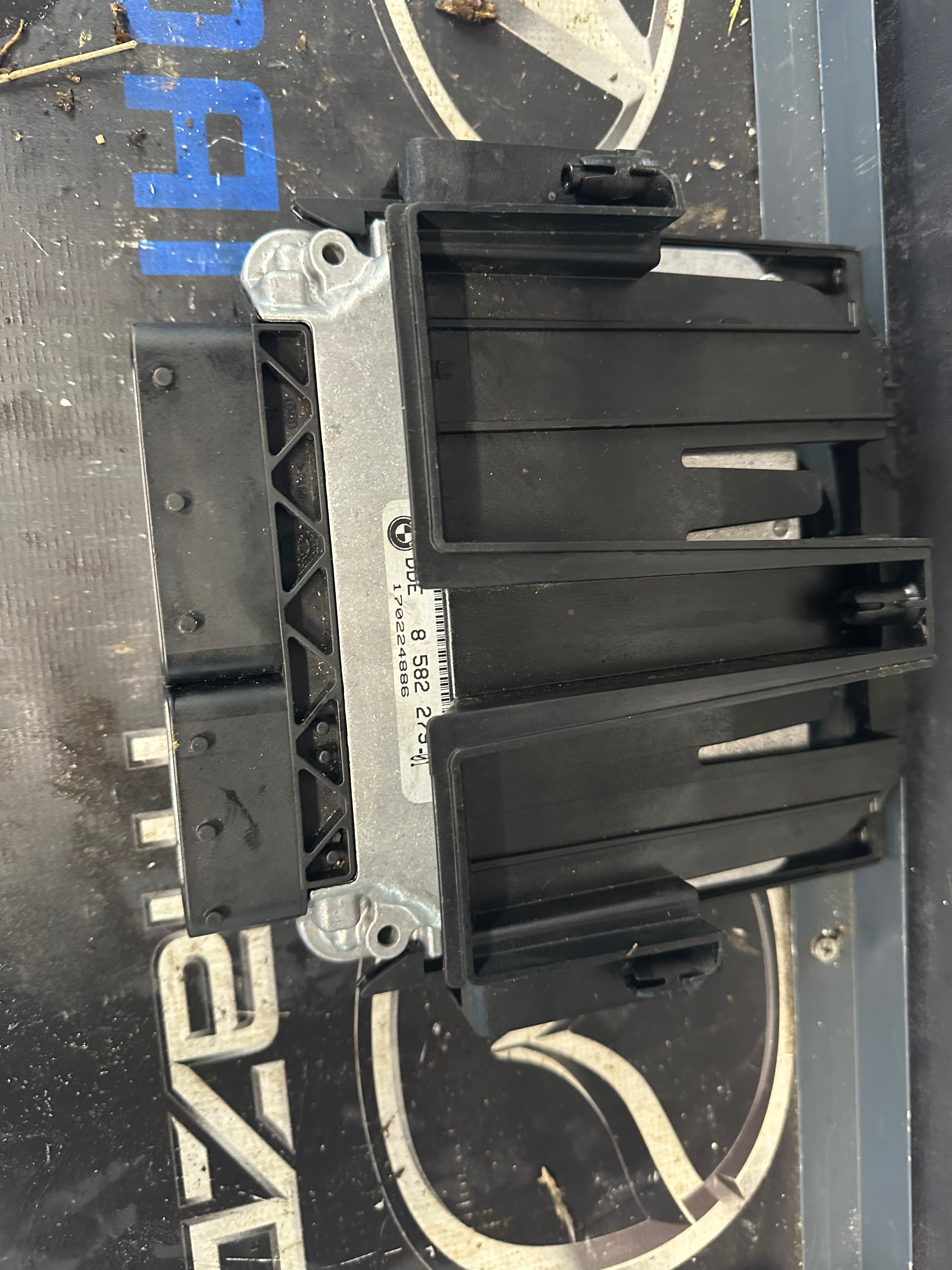 BMW Engine Control Unit (ECU) (DDE 8582279-01)