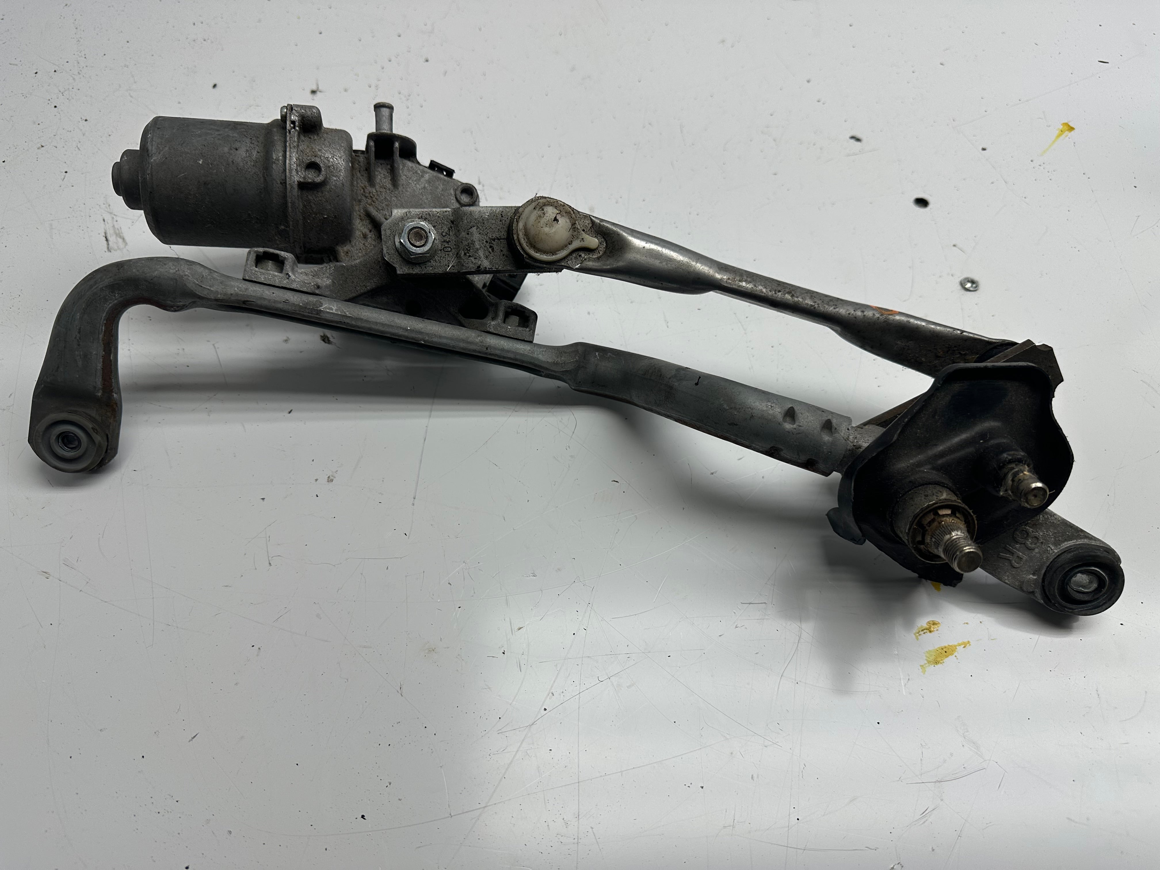 Toyota Yaris Front Wiper Motor & Linkage (85110-0D201) (159300-7700)