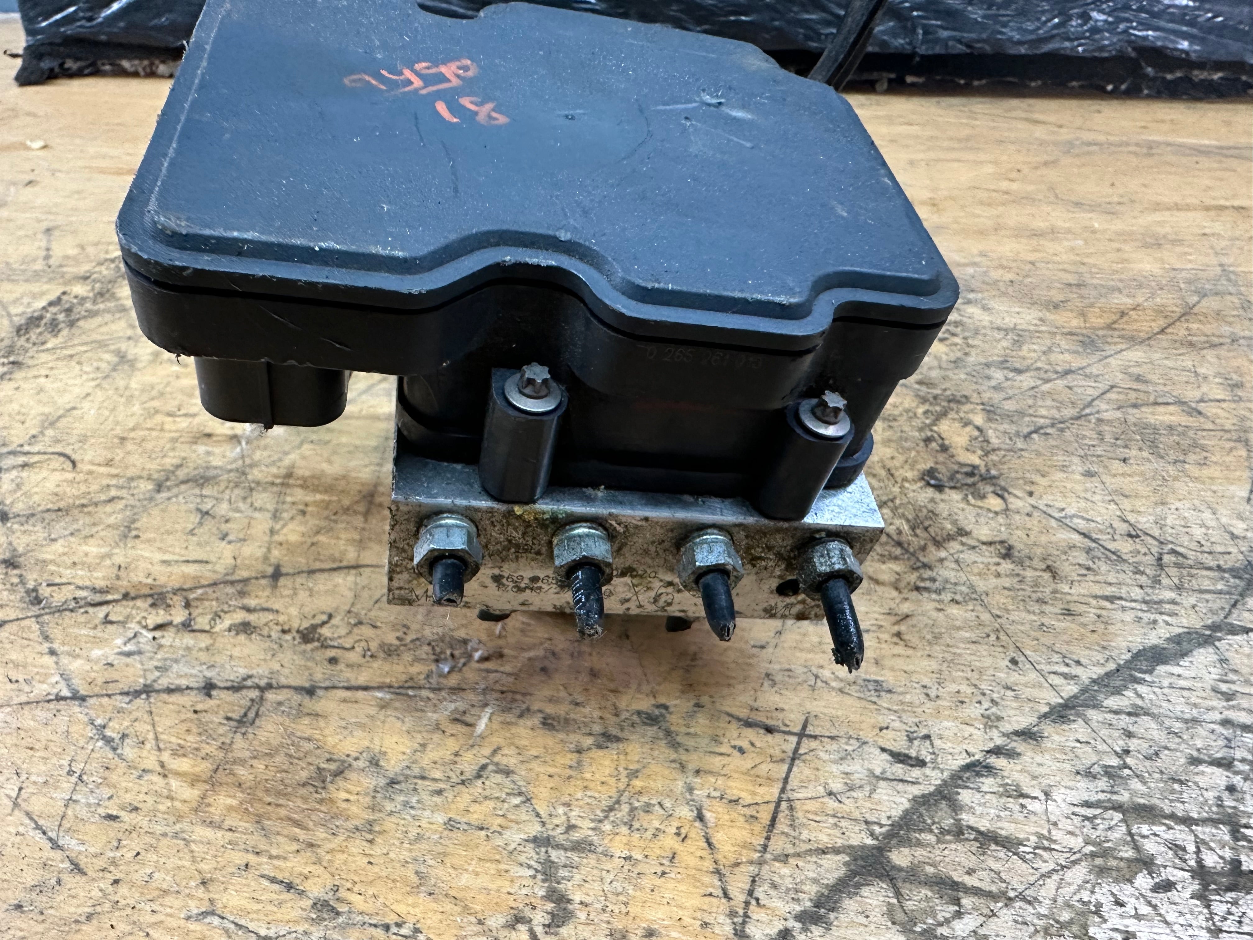 Toyota Aygo 2014–2019 ABS Pump & Module (44540-0H070) (2265106455)