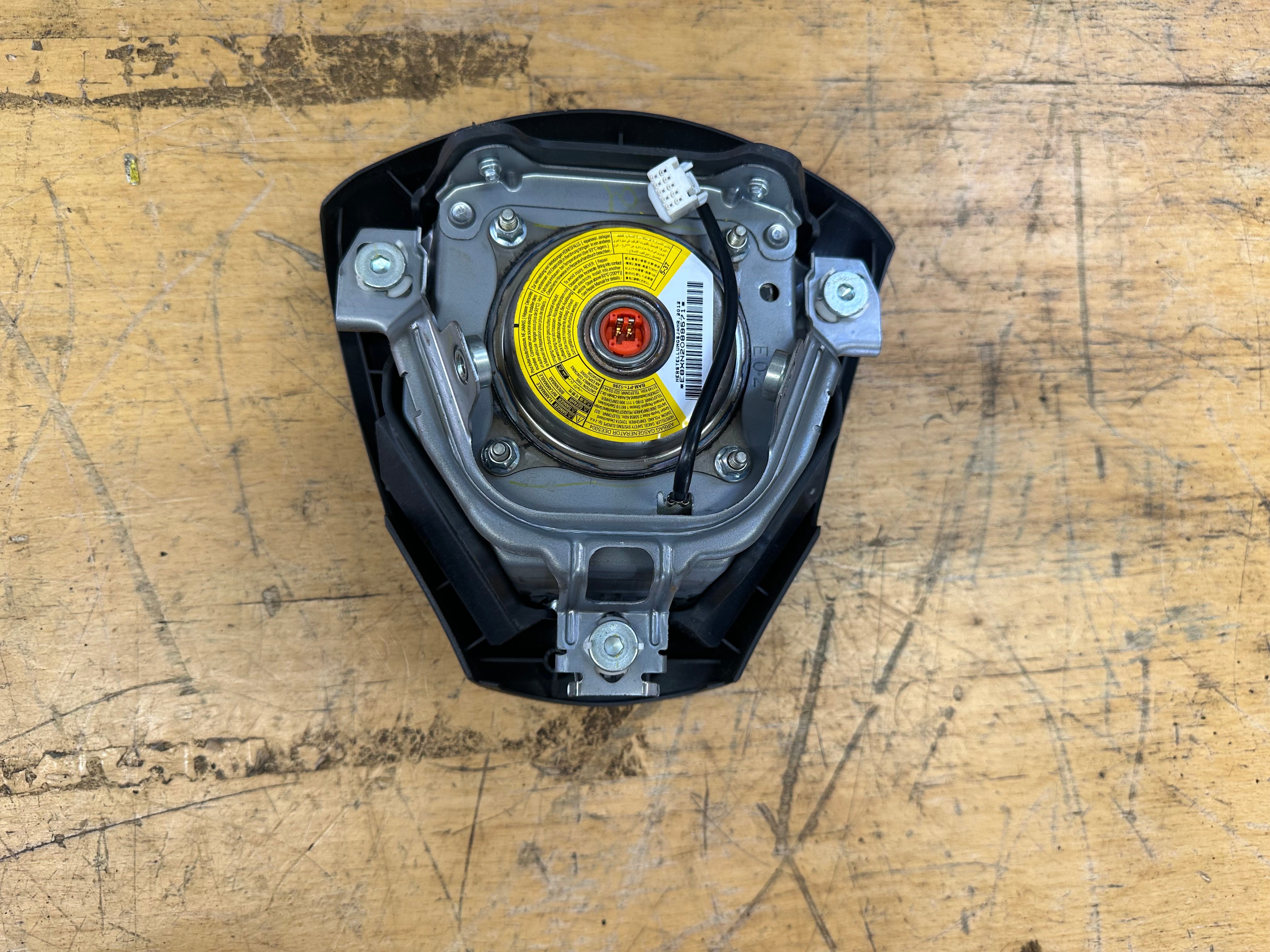 Toyota Aygo 2012 Steering Wheel Aiir bag (E8XN2088571)