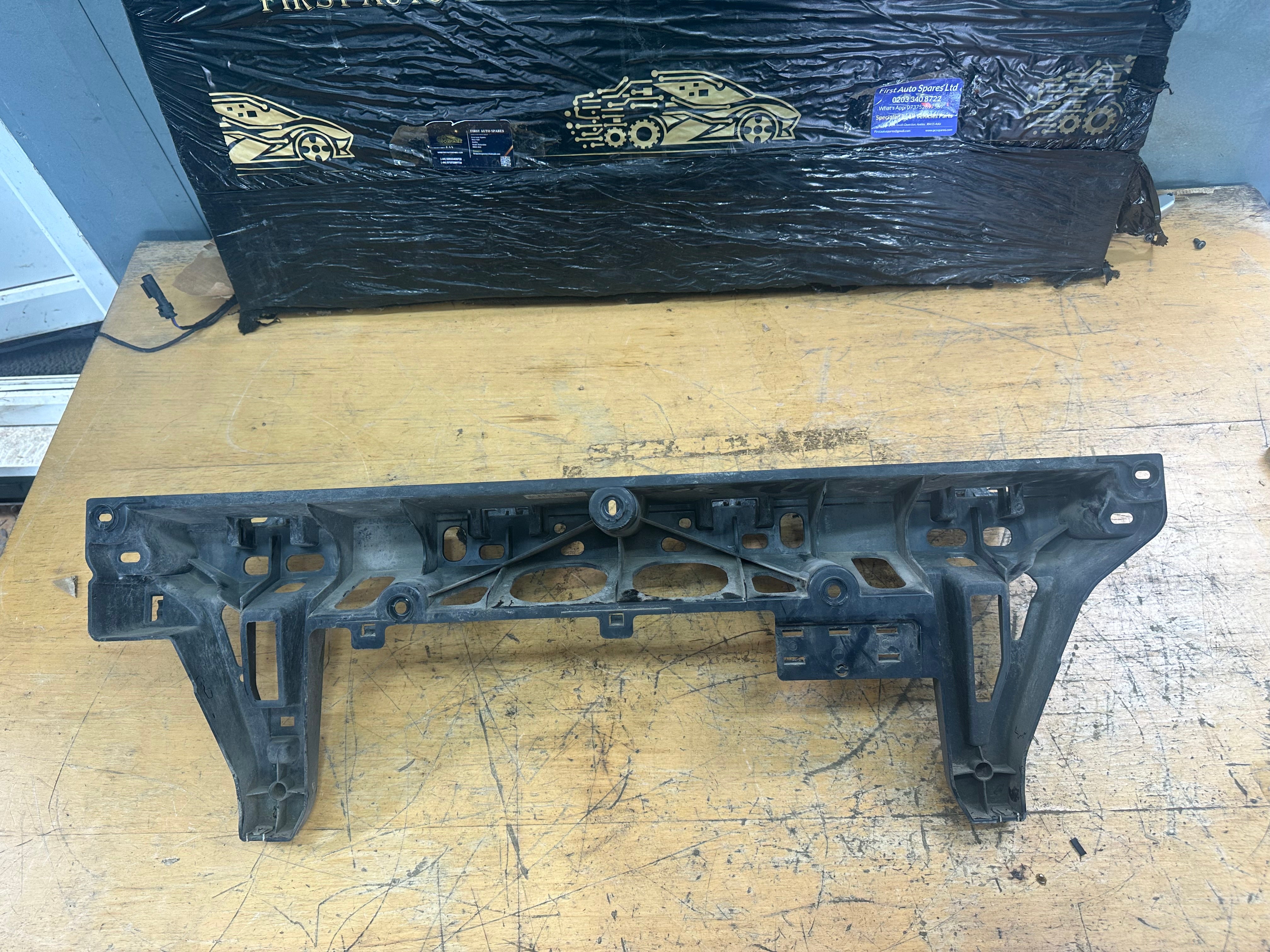 BMW X5 Series F15 Rear Bumper Centre Bracket Mount (7294391)