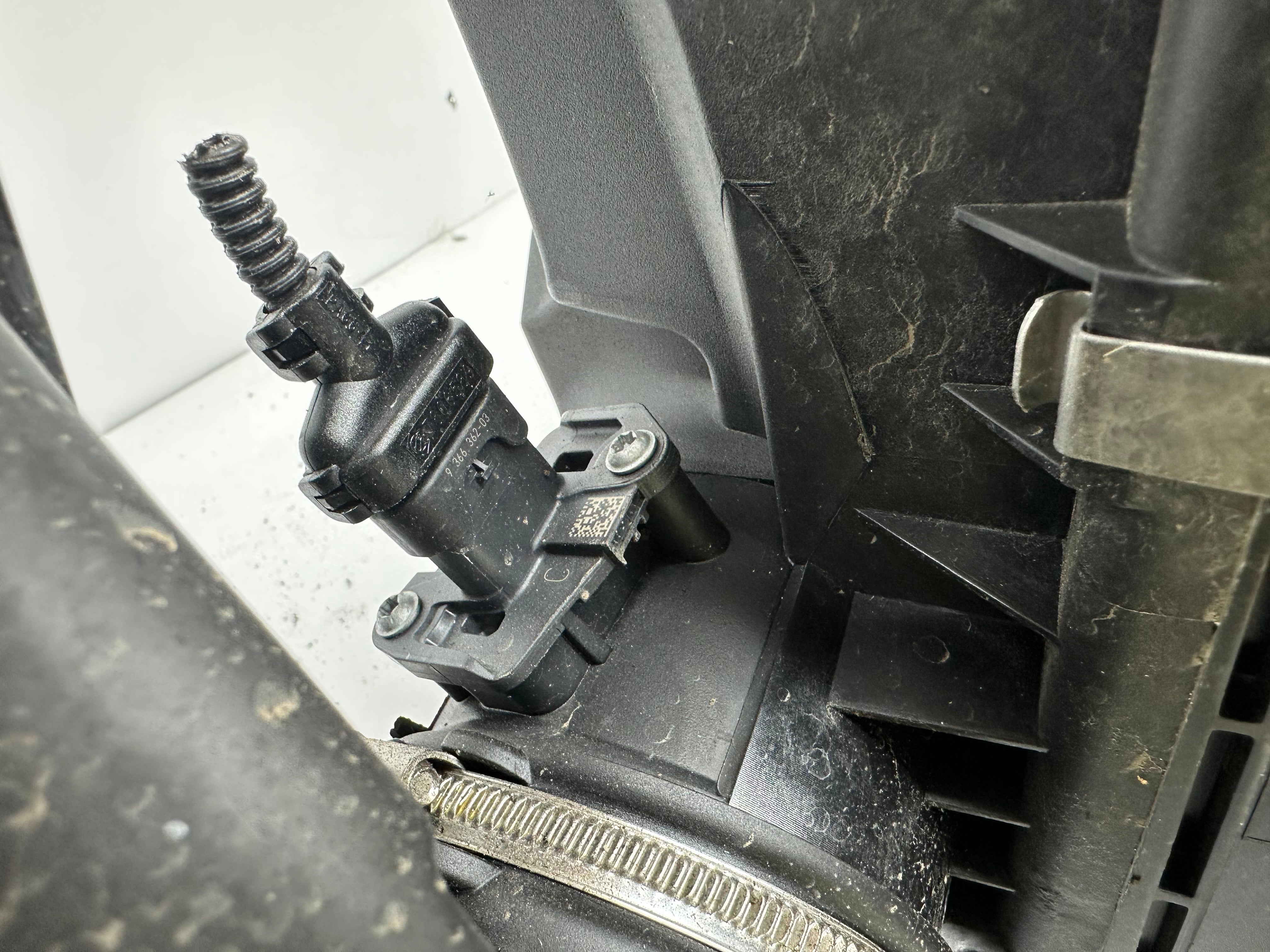 BMW 3 & 4 Series Intake Silencer Air Filter Box (180263-10) (AD858042402)