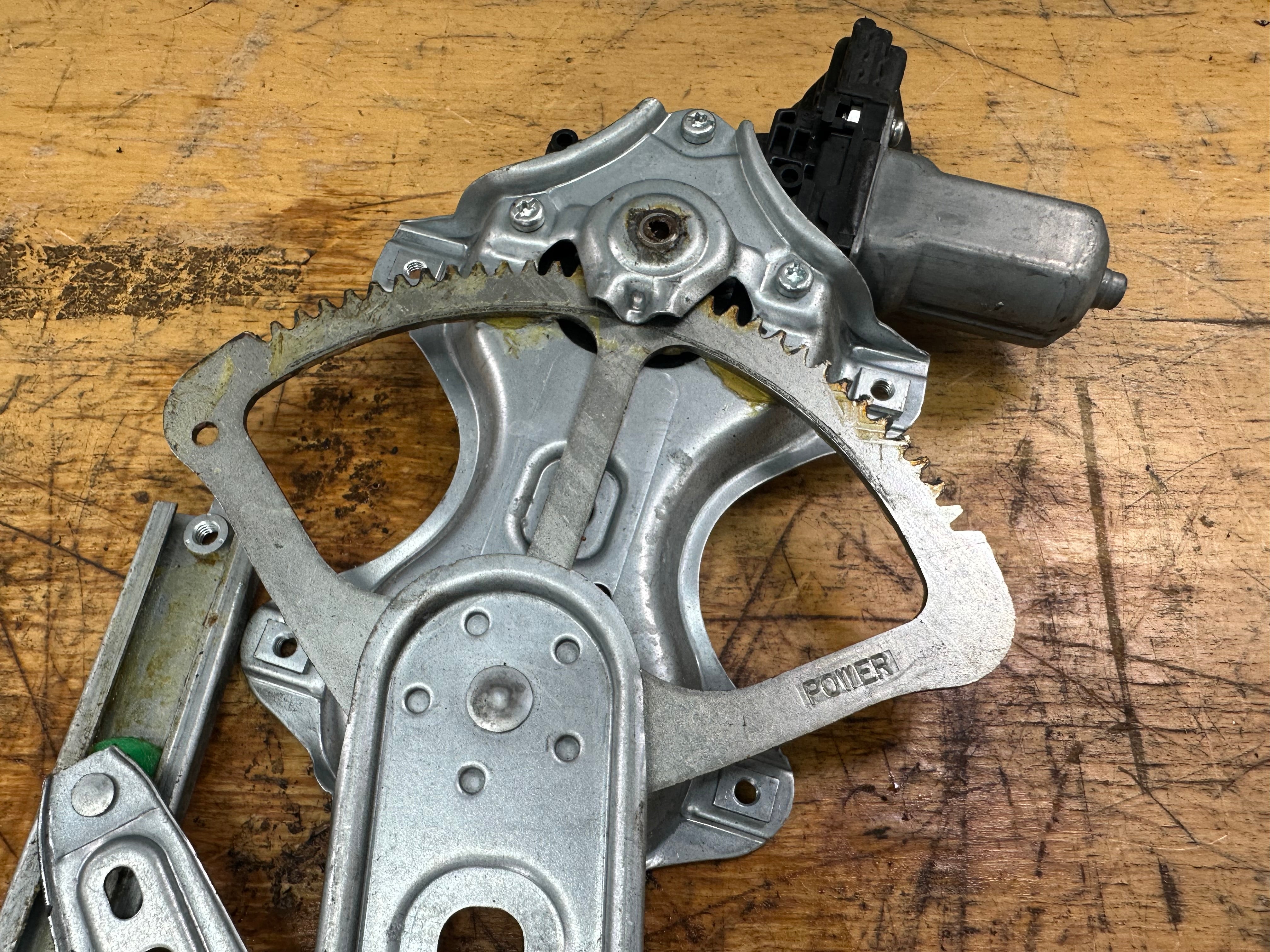 Toyota Auris Rear Right O/S/R Window Regulator (85720-0D120)