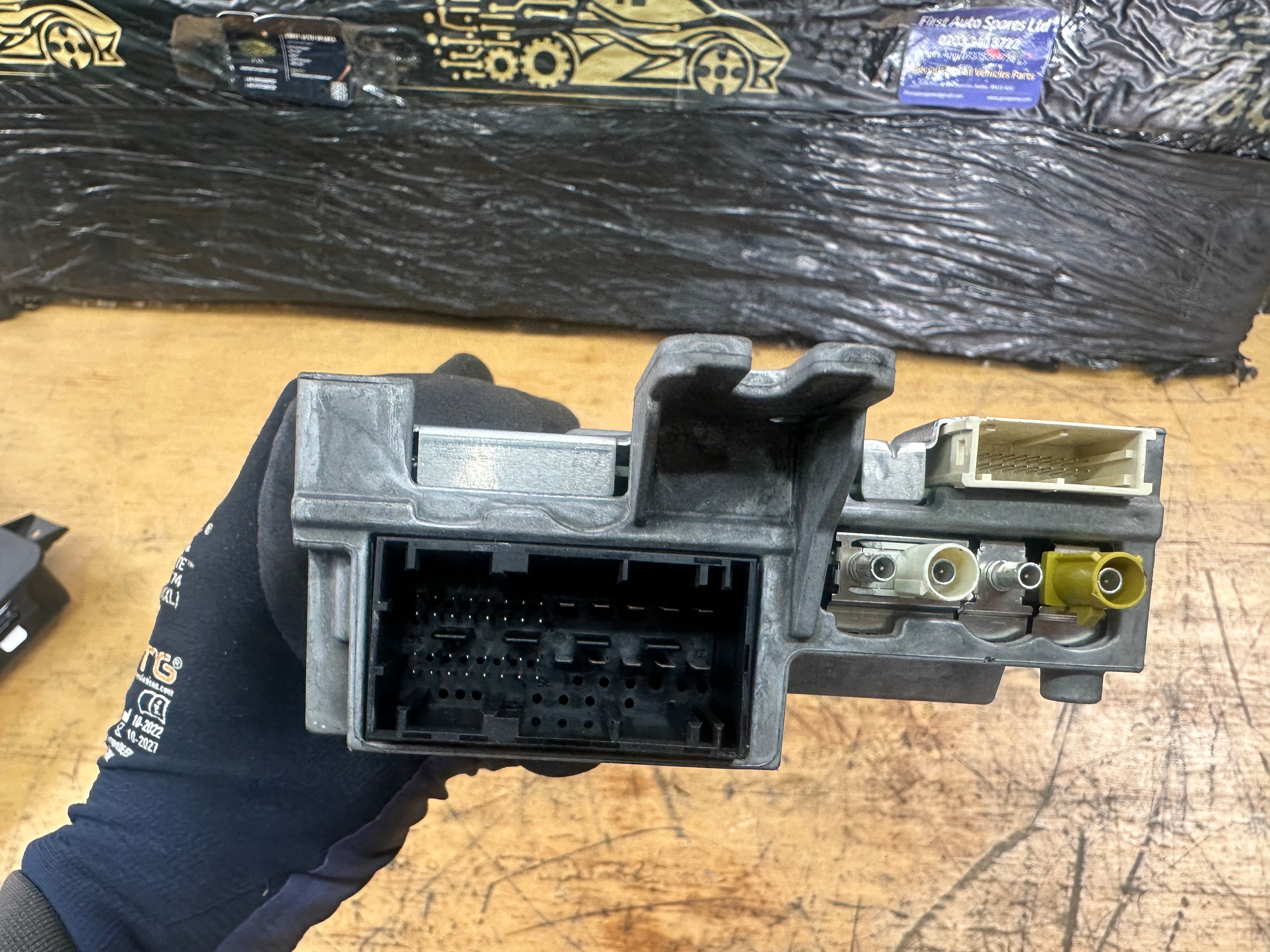 BMW X5 Series F95 G05 2019 Tuner Audio Amplifier Secondary (R3 9859199 01)