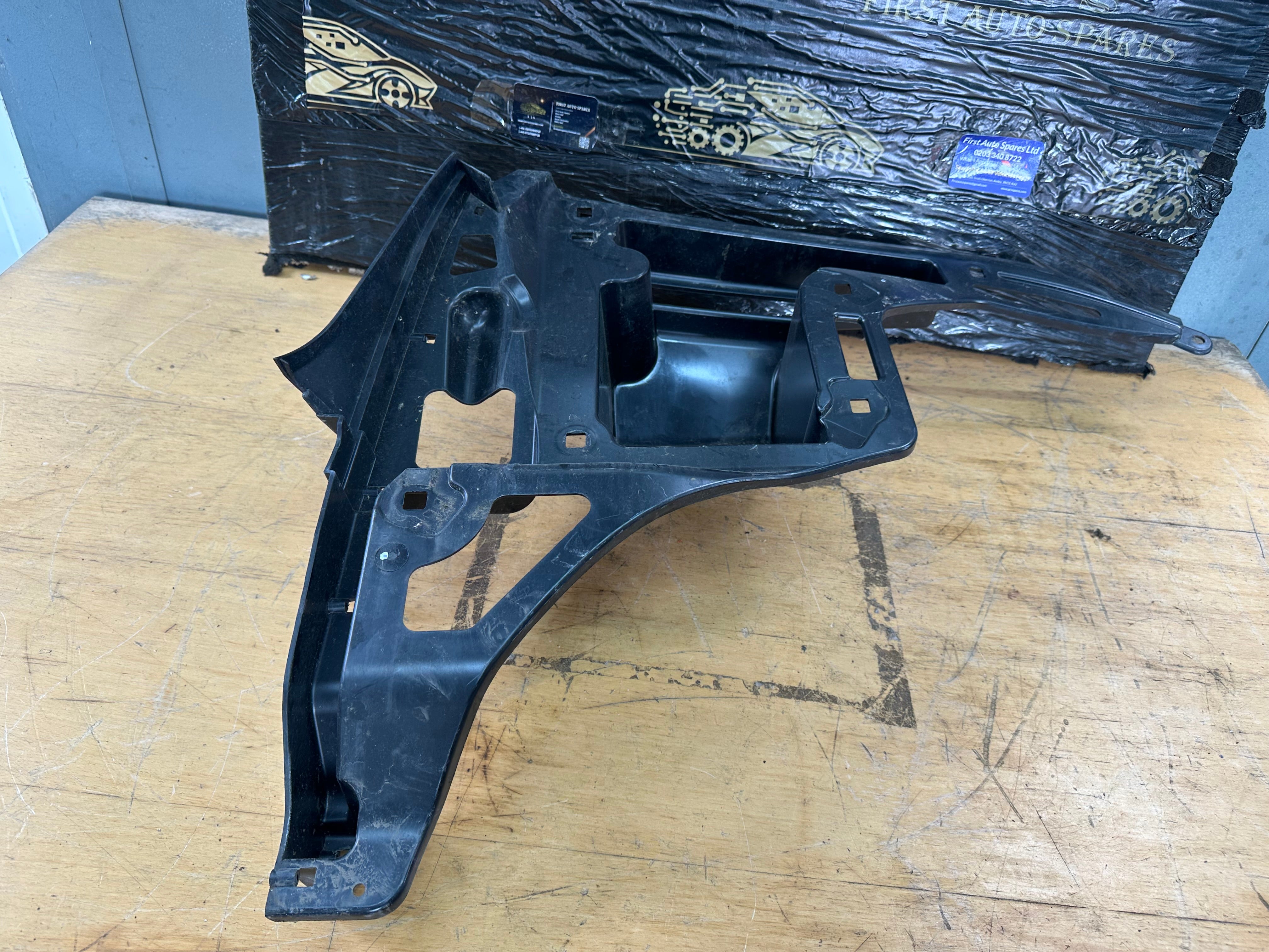 BMW i3 2021 Panel Bracket Rear Left Support Panel Mounting (7296753)