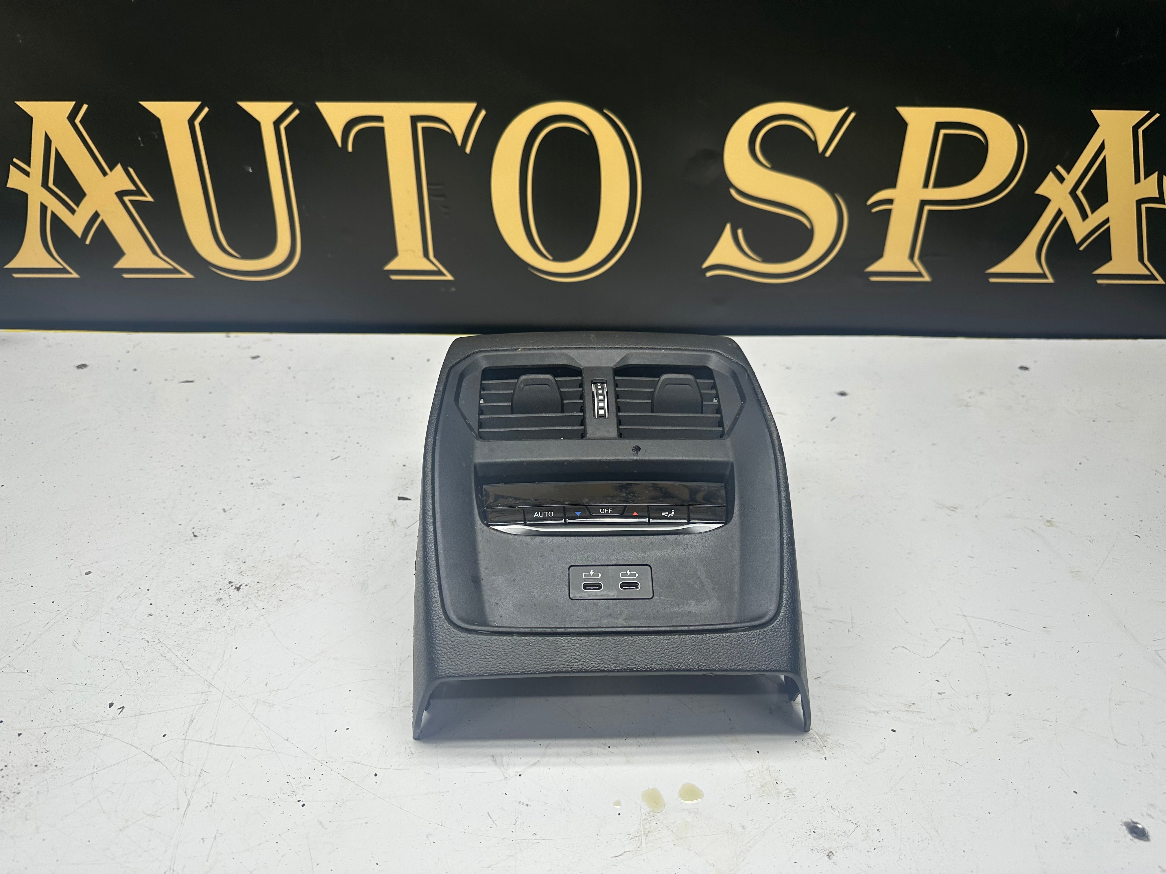 BMW i4 G26 eDrive40 Center Console Air Vent (5A3BBF4-02) (5A3B8E1) (5A84160) (6806816) (106060074C) (5116 7943079) (12784312)