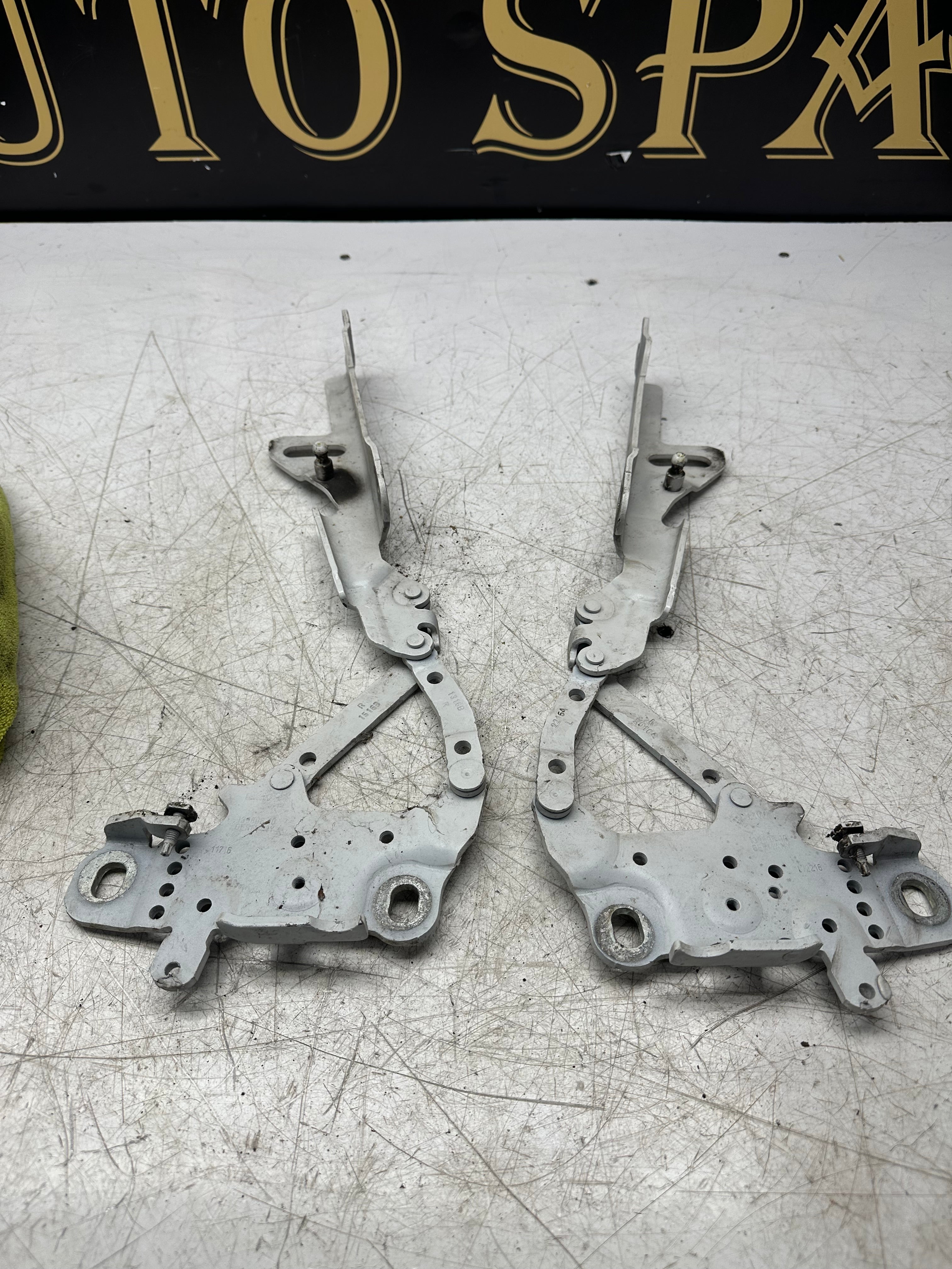 BMW 3 Series F30 Bonnet / Hood Hinges  (13989610)