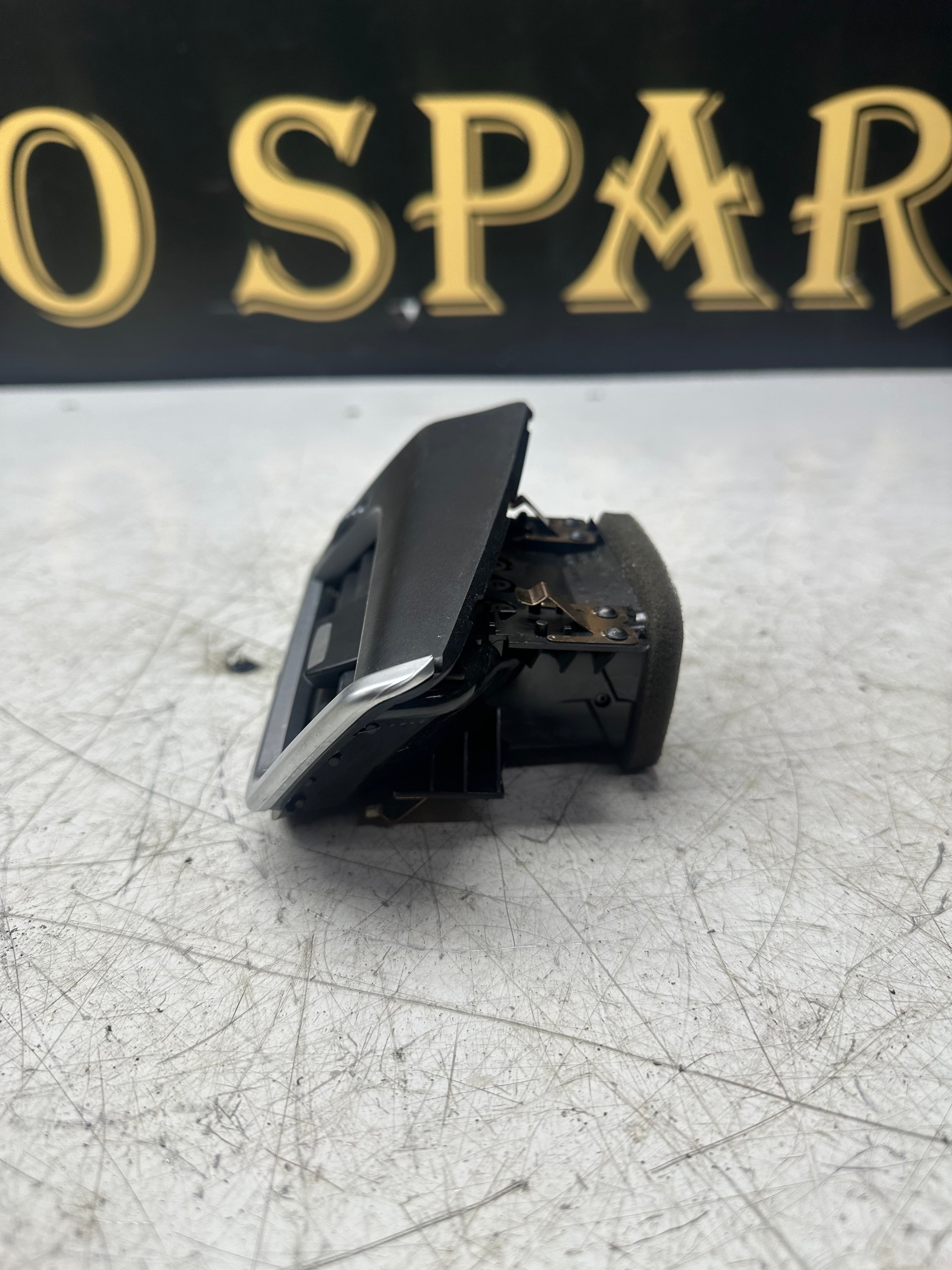 BMW 2 Series F45 M Sport Dashboard Air Vent – Right Outer (2014–2018)(9287292)