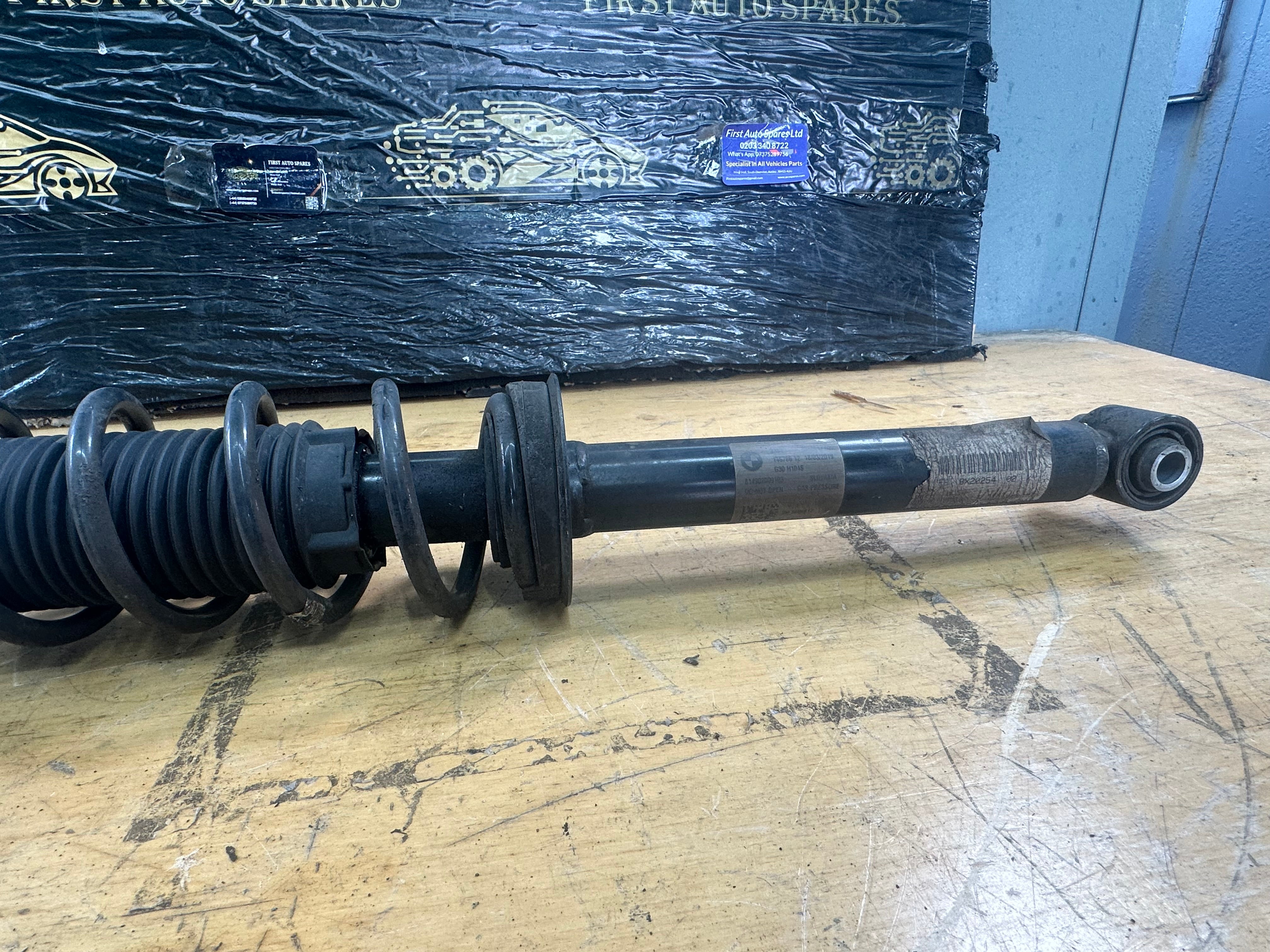 BMW 5 Series G30 Rear O/S N/S Left / Right Suspension Shock Absorber (6866617 02)