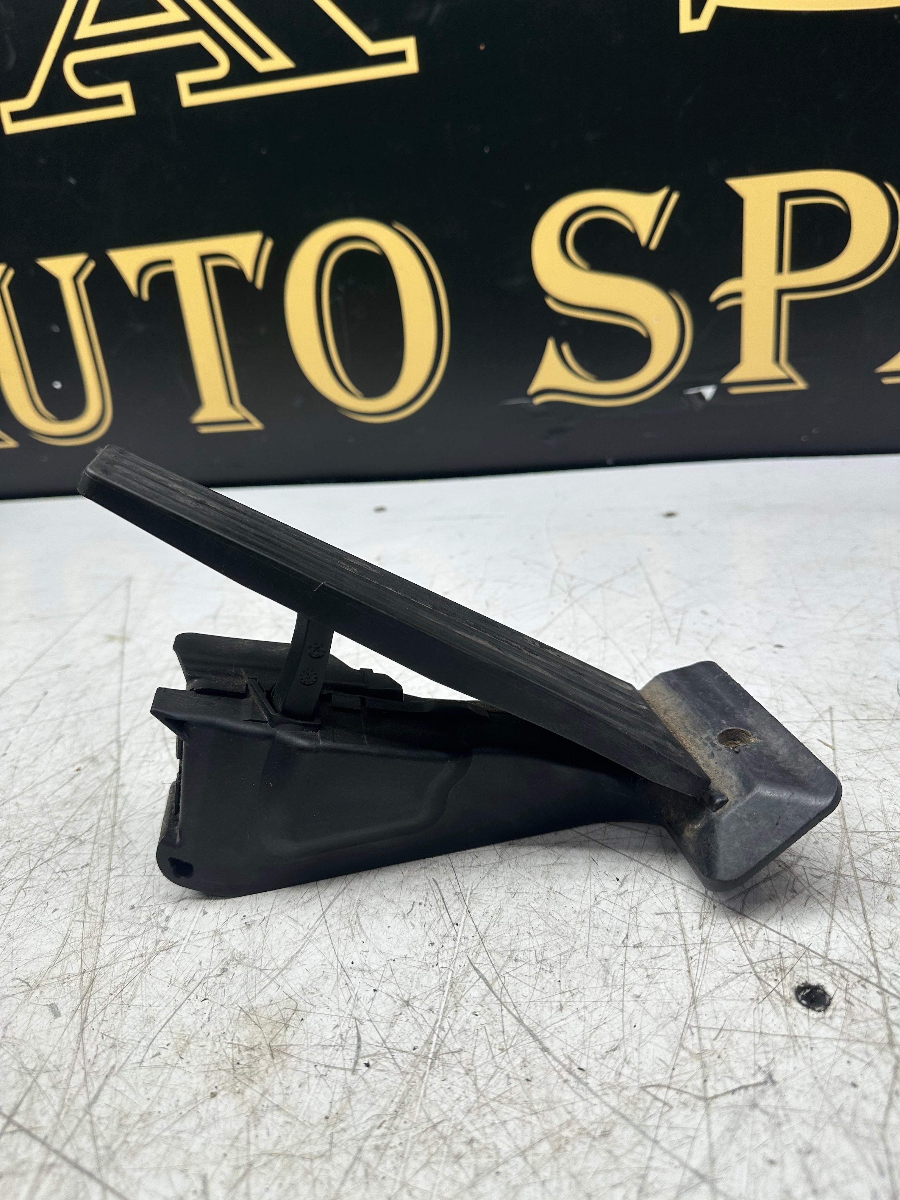 BMW X3 Accelerator Throttle Pedal Assembly (6853175)