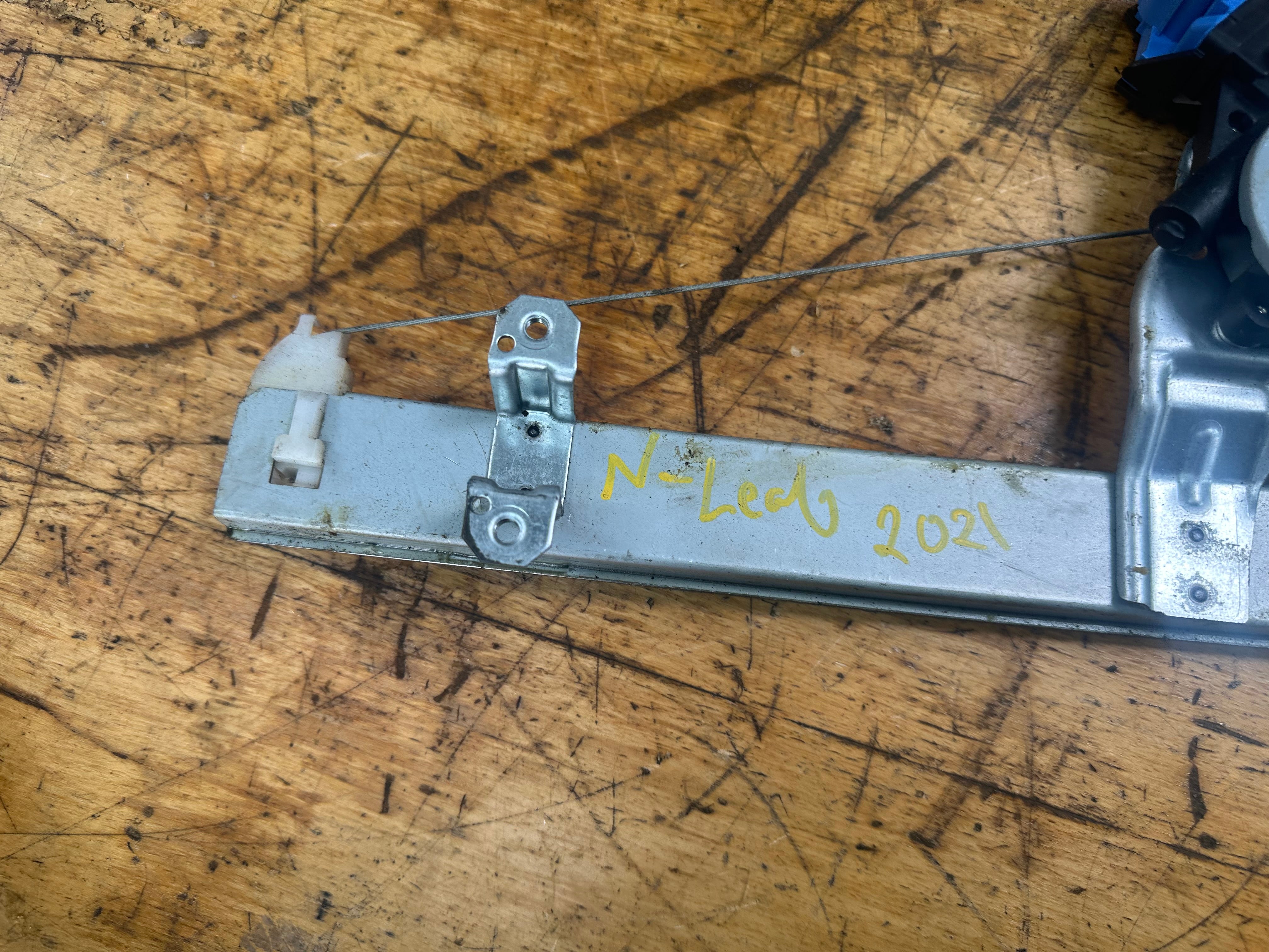 Nissan Leaf 2021 Front Right O/S/F Window Regulator (80731 3NA18)