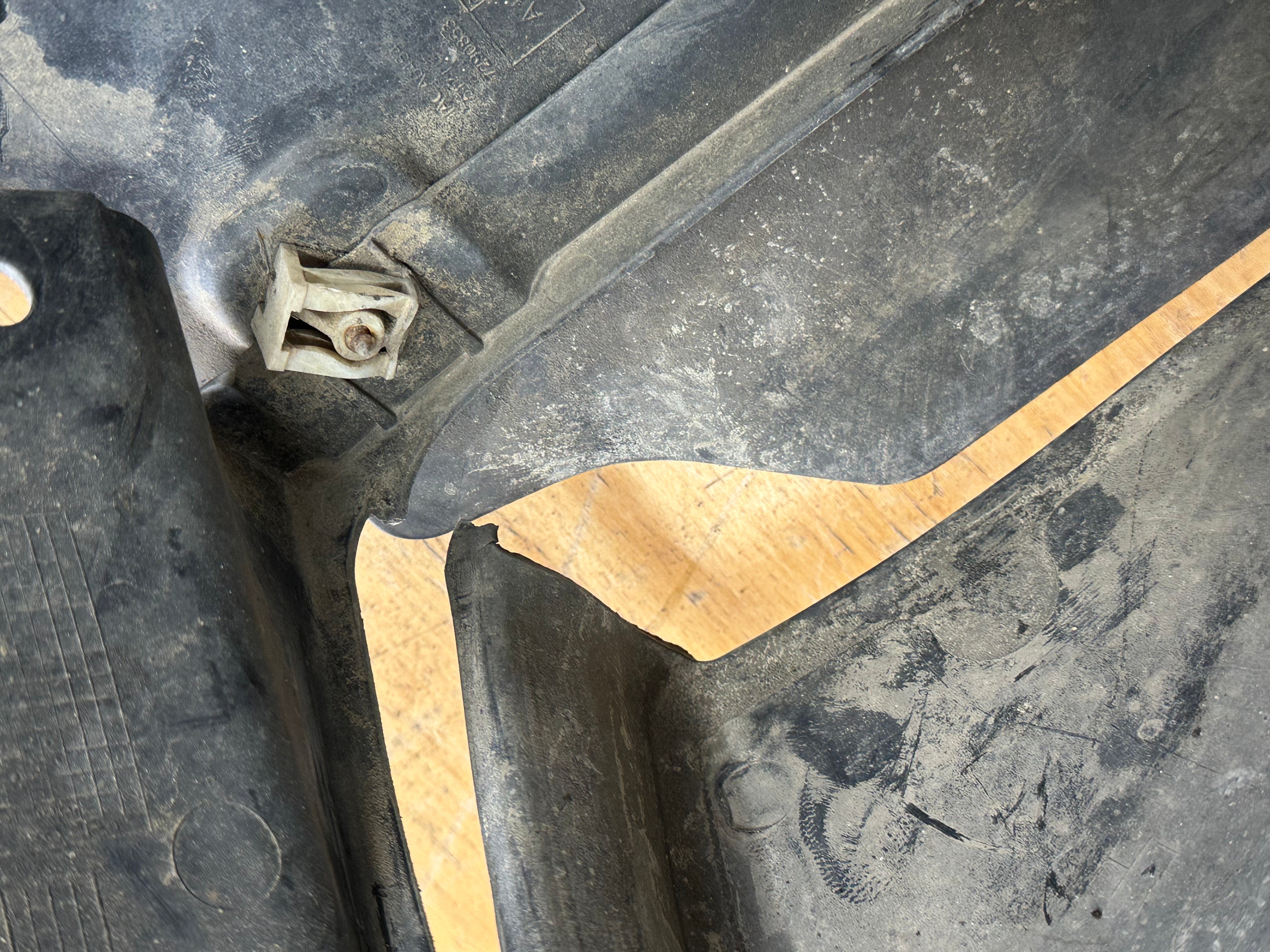 BMW X5 Driver Right Front Wheel Arch Liner Cover (51717325405) (108341-10)