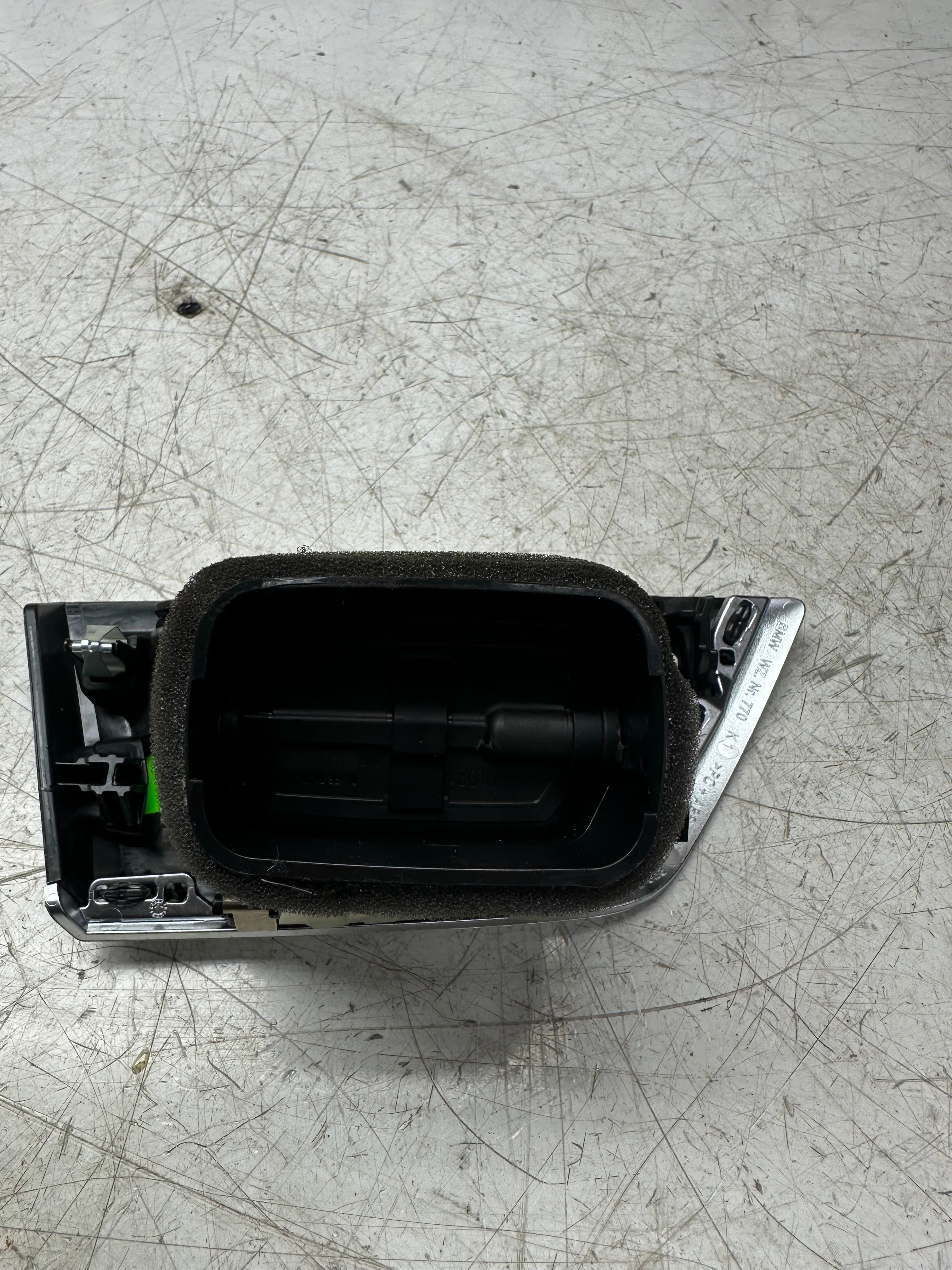 BMW 2 Series F22 Dashboard Air Vent Grille – Left Side (2014–2020)(9205355)