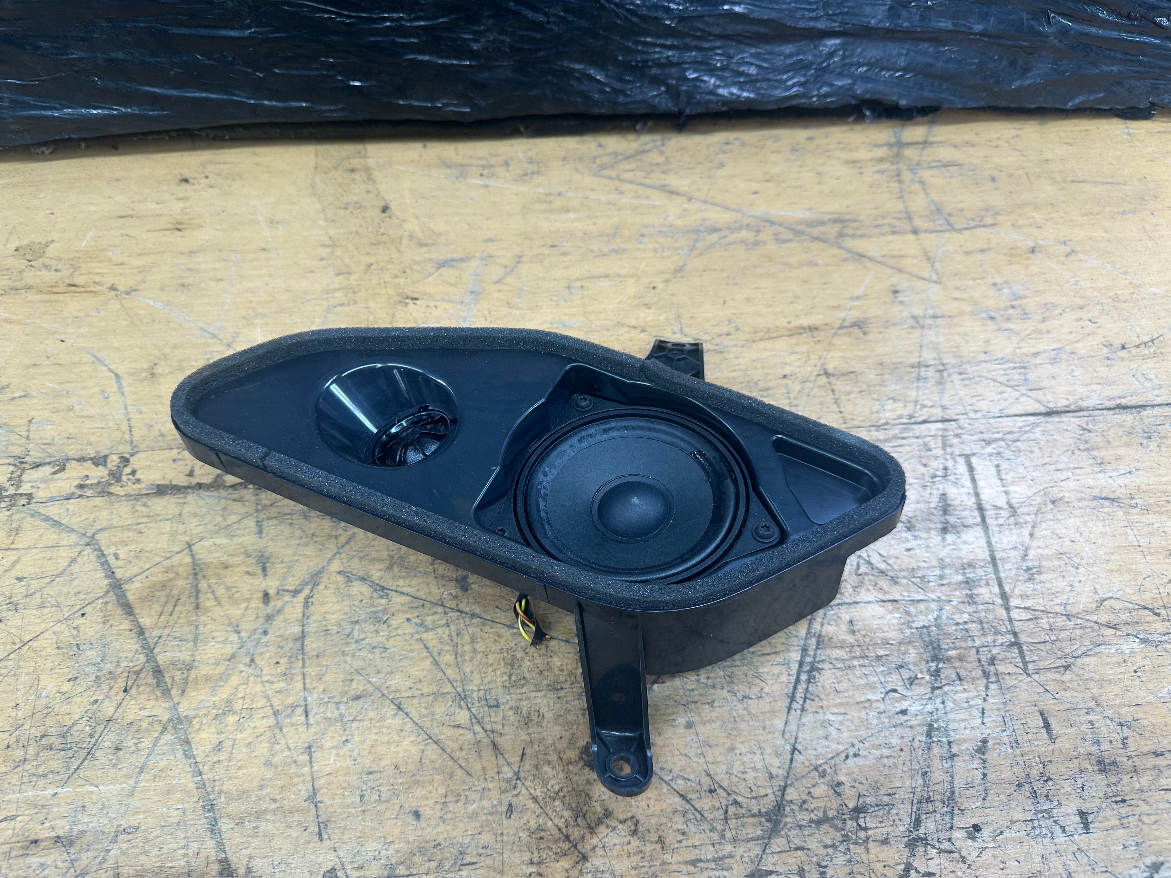 BMW X5 G05 2019 Rear Right Door Speaker (2622517) (6809632) (2622520)