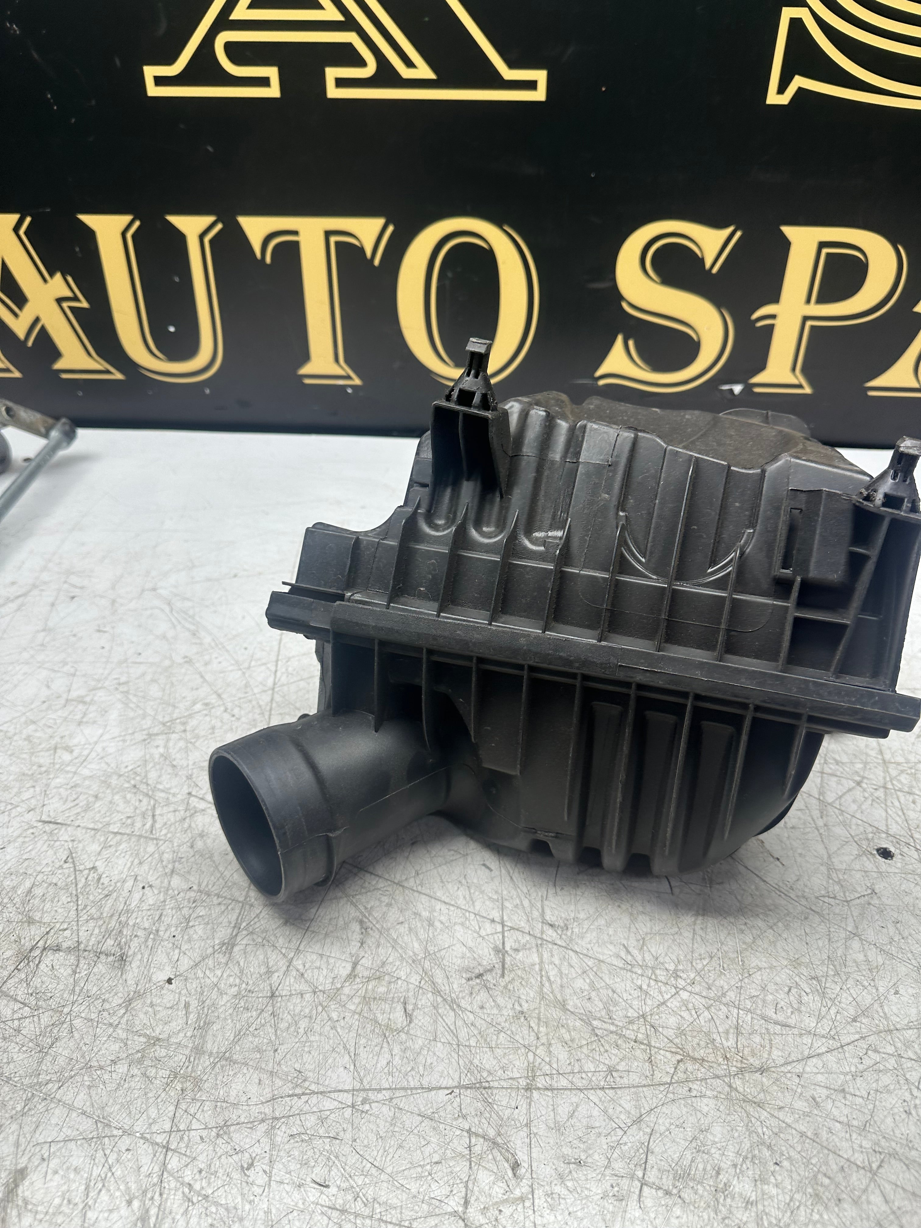 BMW 2 Series F45 Air Filter Box Housing 8513916 – 2014–2021