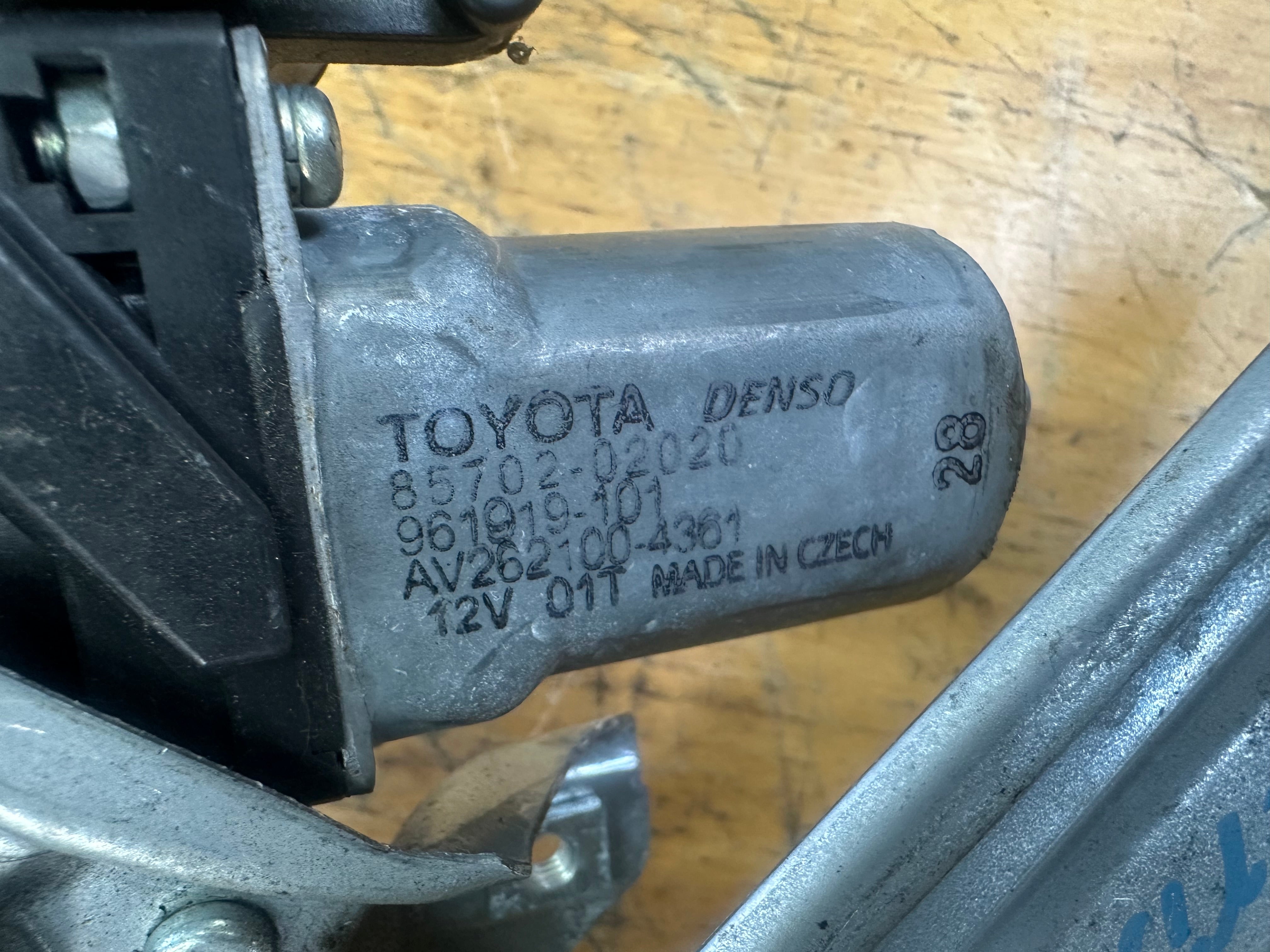Toyota Auris Right Driver Rear O/S/R Window Regulator (85702-02020)