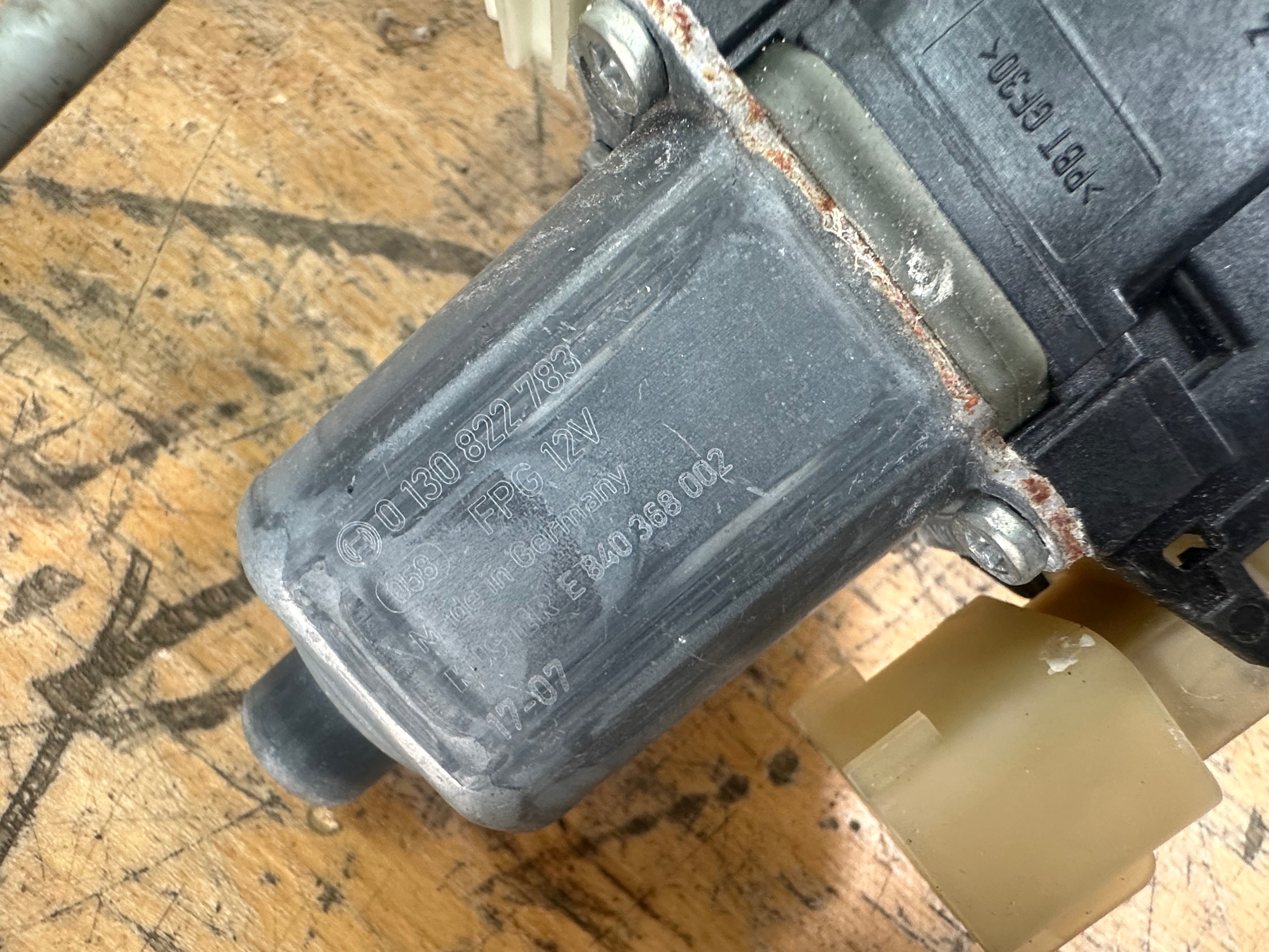 Range Rover Sport Right Driver’s Front O/S/F Window Regulator (0130822783)