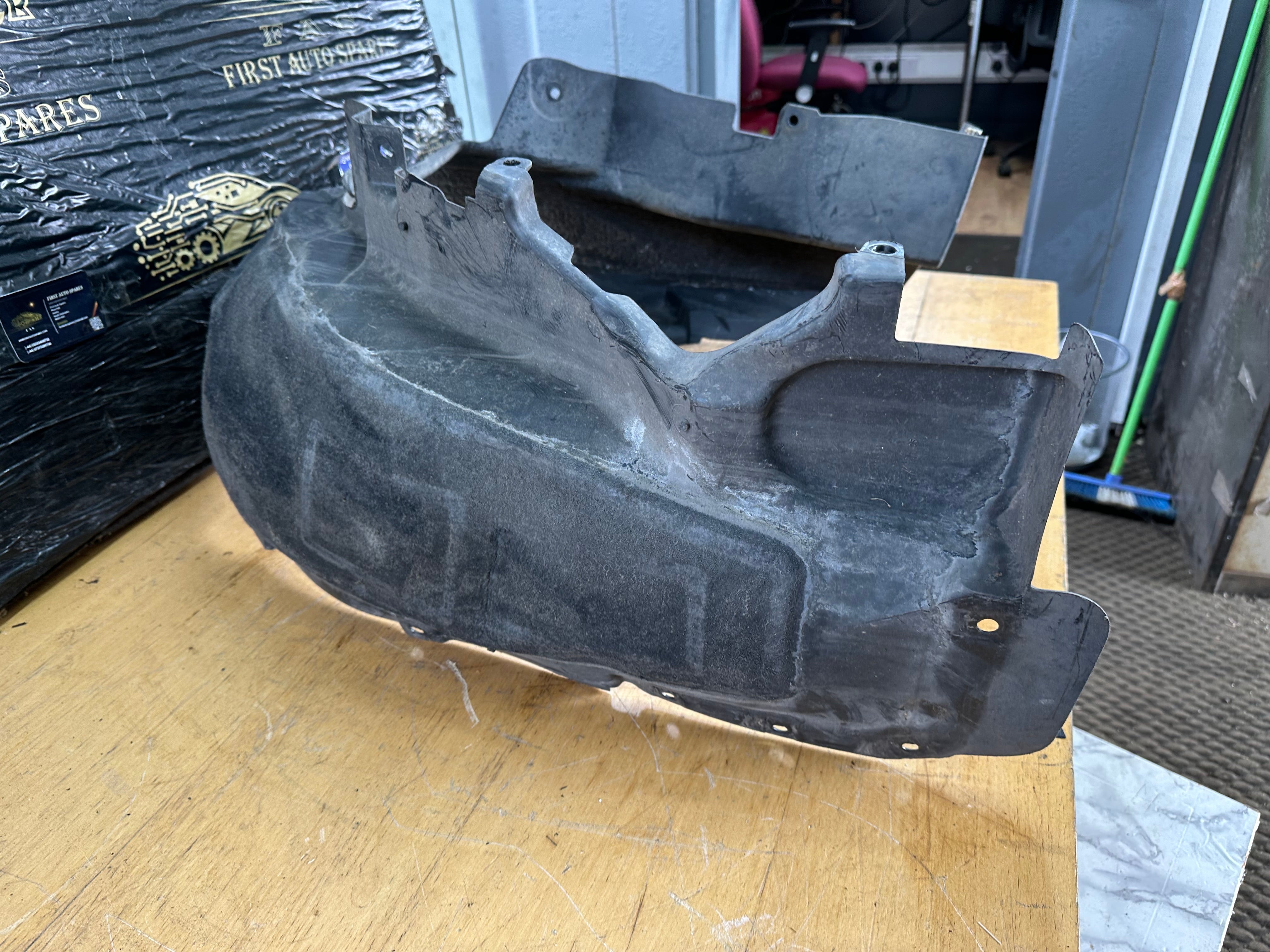 BMW i3 2019 Inner Wing Arch Liner Rear Right Driver Side (7394078)