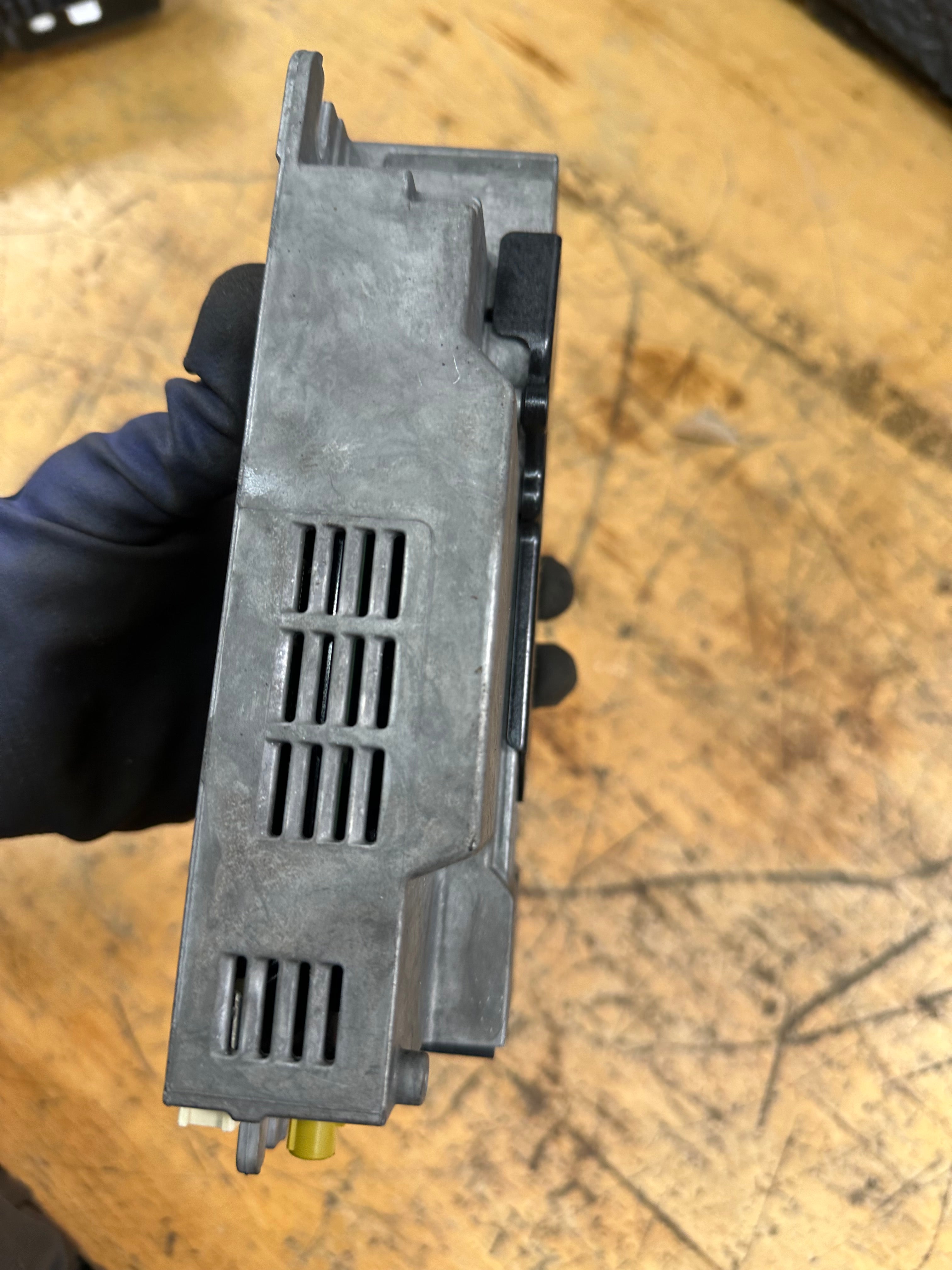 BMW X5 Series F95 G05 2019 Tuner Audio Amplifier Secondary (R3 9859199 01)