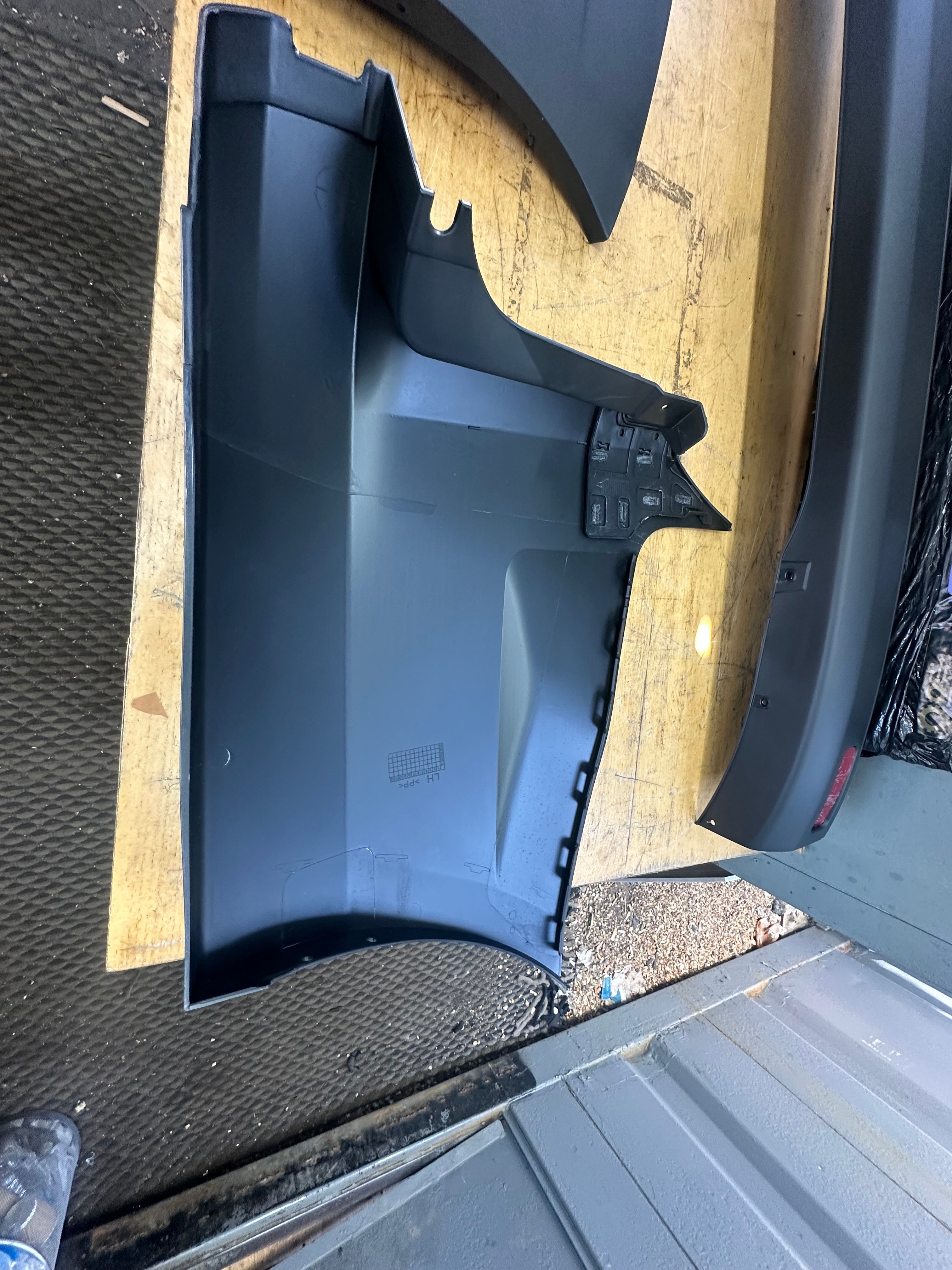 Ford Transit Custom 2014–2023 Rear Complete Bumper (In 3 Pieces)