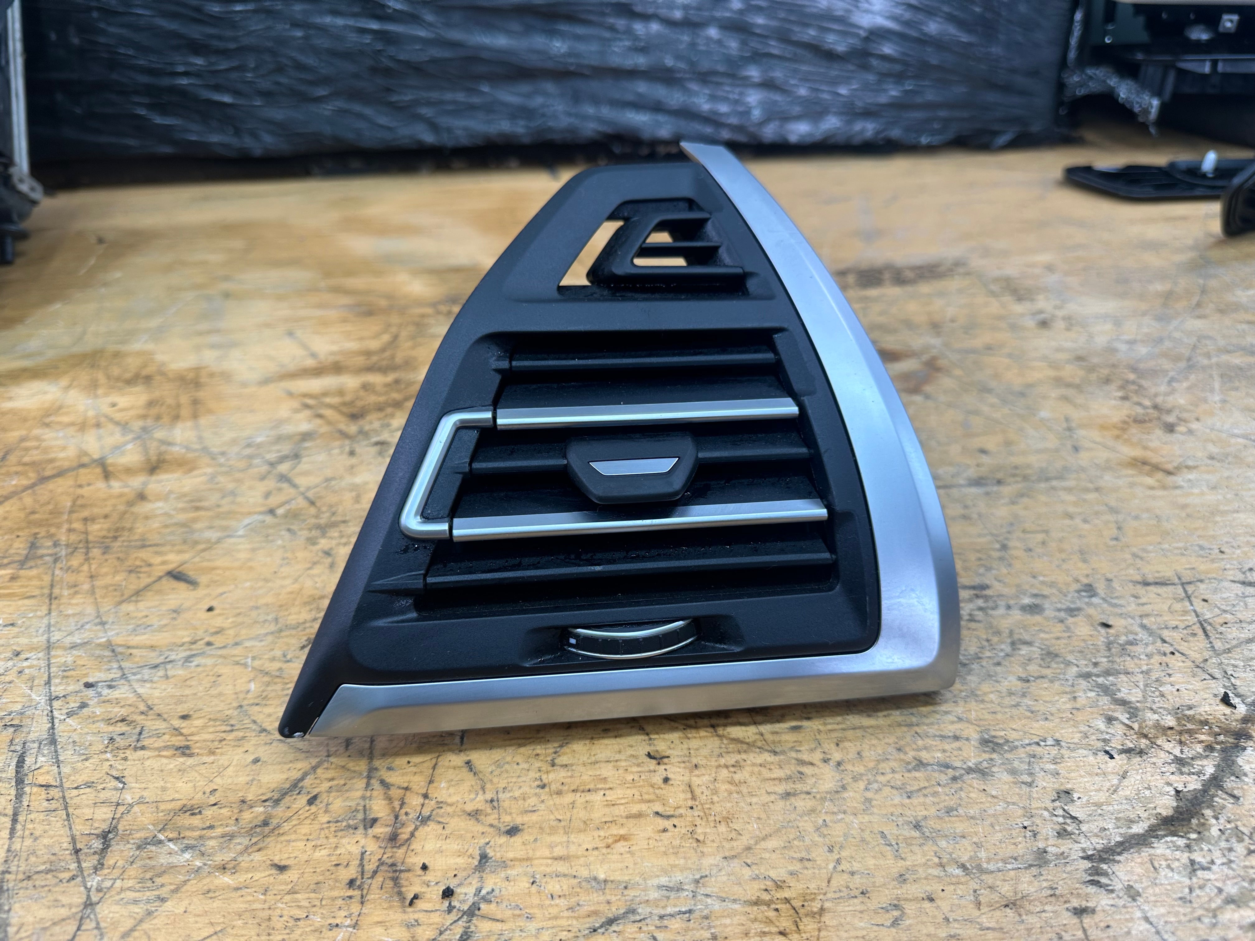 BMW G01 G02 G08 X3 X4 Driver’s Right Side Air Vent (9871600) (9871600-06)