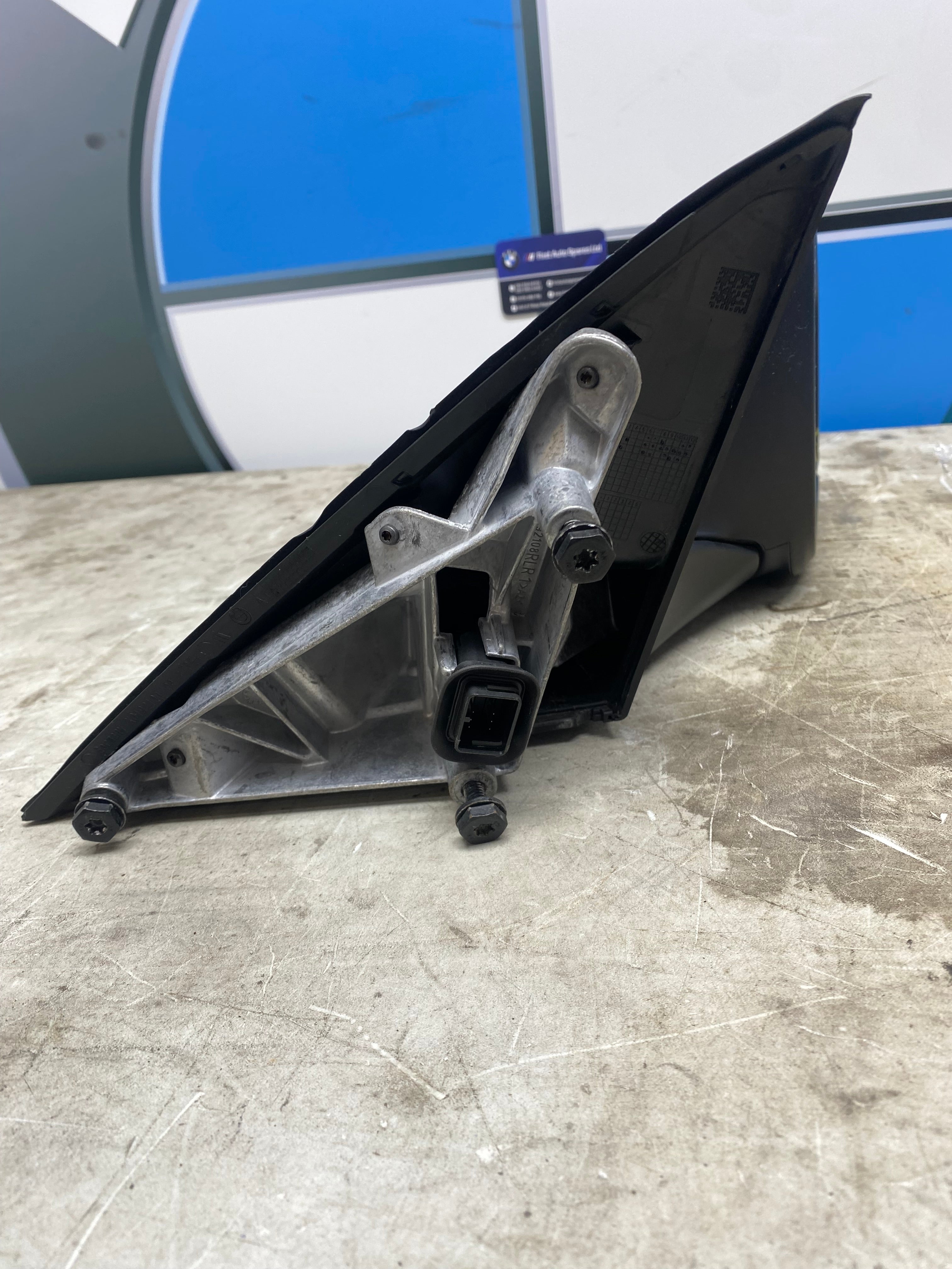 BMW 1 & 2 Series F40/F44 Driver Side Mirror 19–24 (Little Crack marked in yellow)