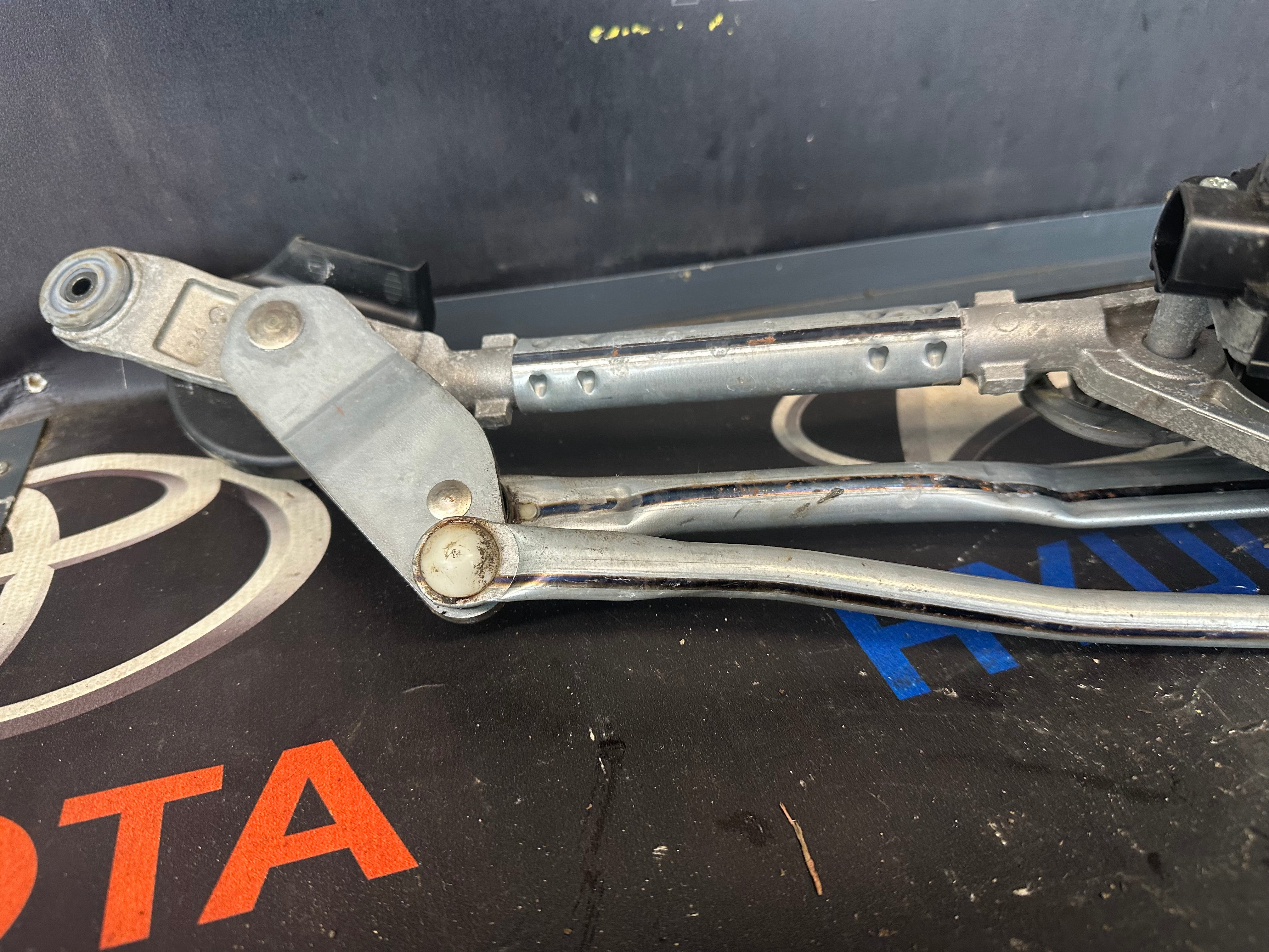 Toyota Corolla 2018-22 1.8 Hybrid Front Wiper Motor & Linkage (85110-12C90)