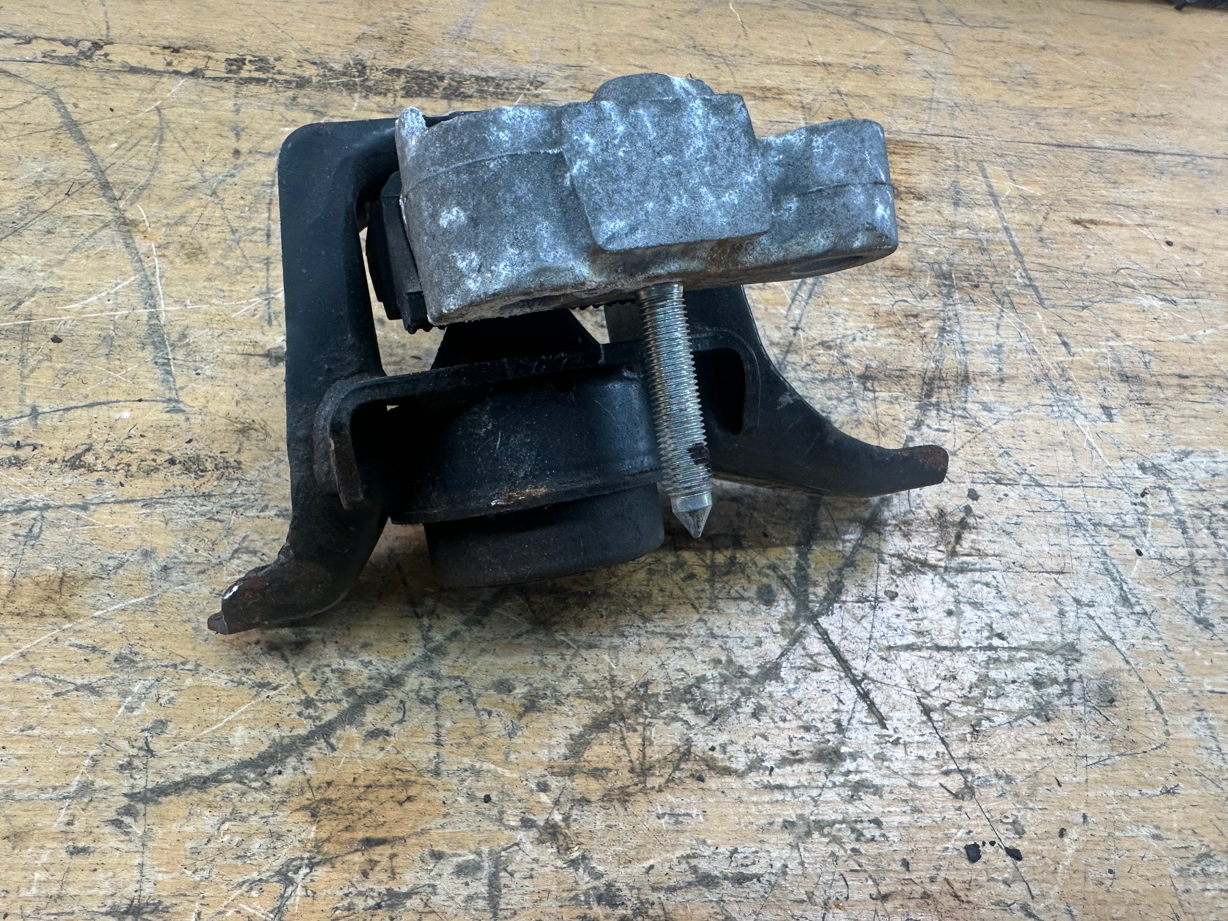 Toyota Yaris 2013 Driver’s O/S Right Side Engine Mount