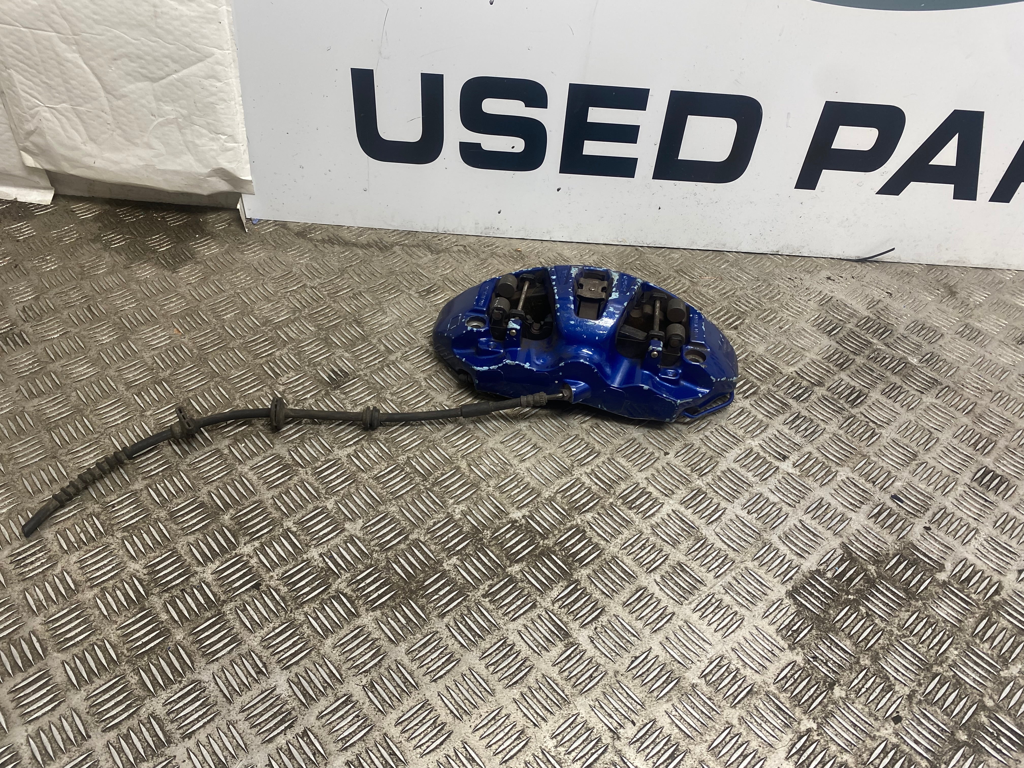 BMW Blue Brembo Front Left Side Brake Calipers – M5 / M6 – 30/34/36