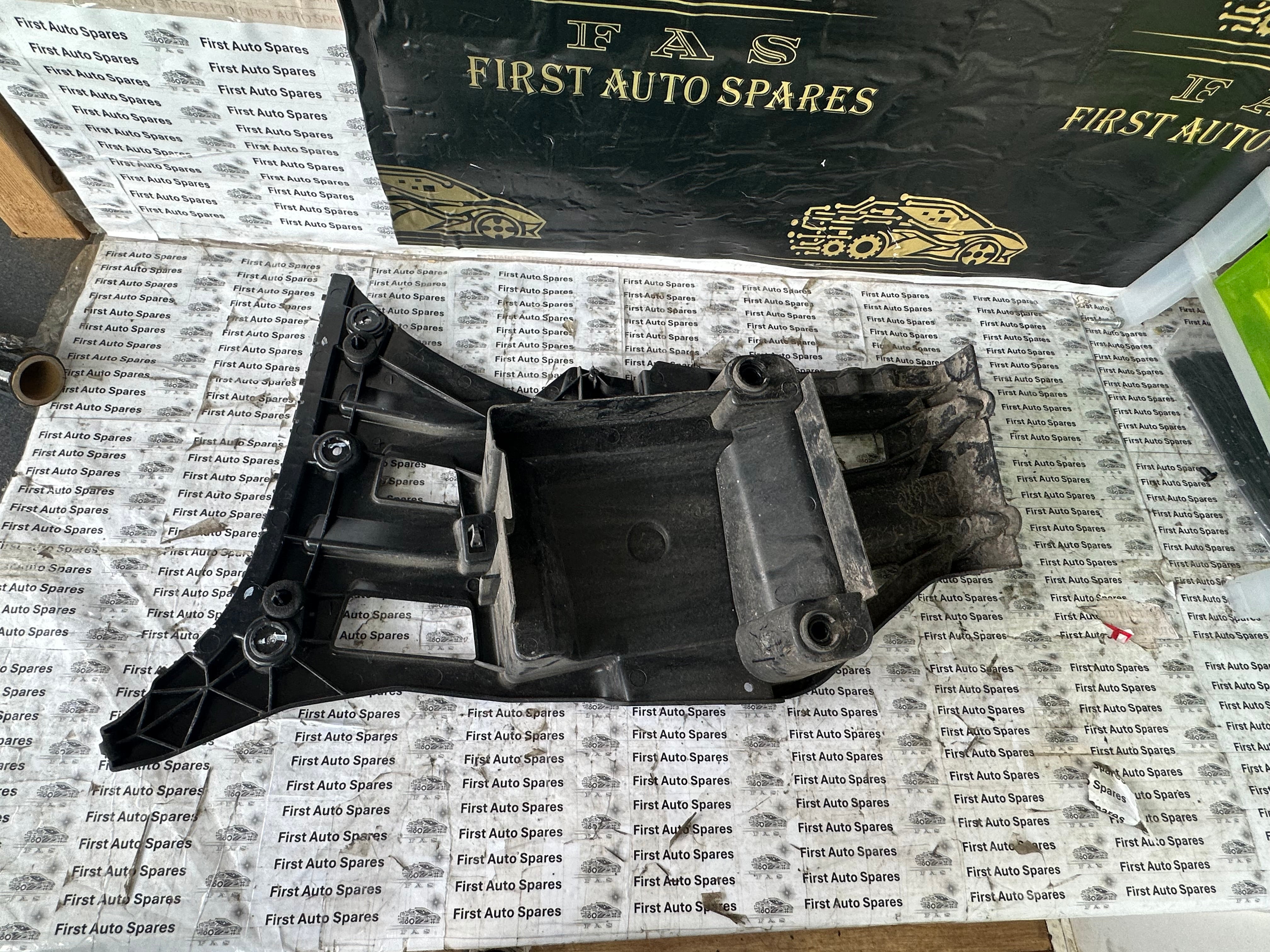 BMW X1 F48 F49 Passenger Left Rear Bumper Mount Bracket (7332317)