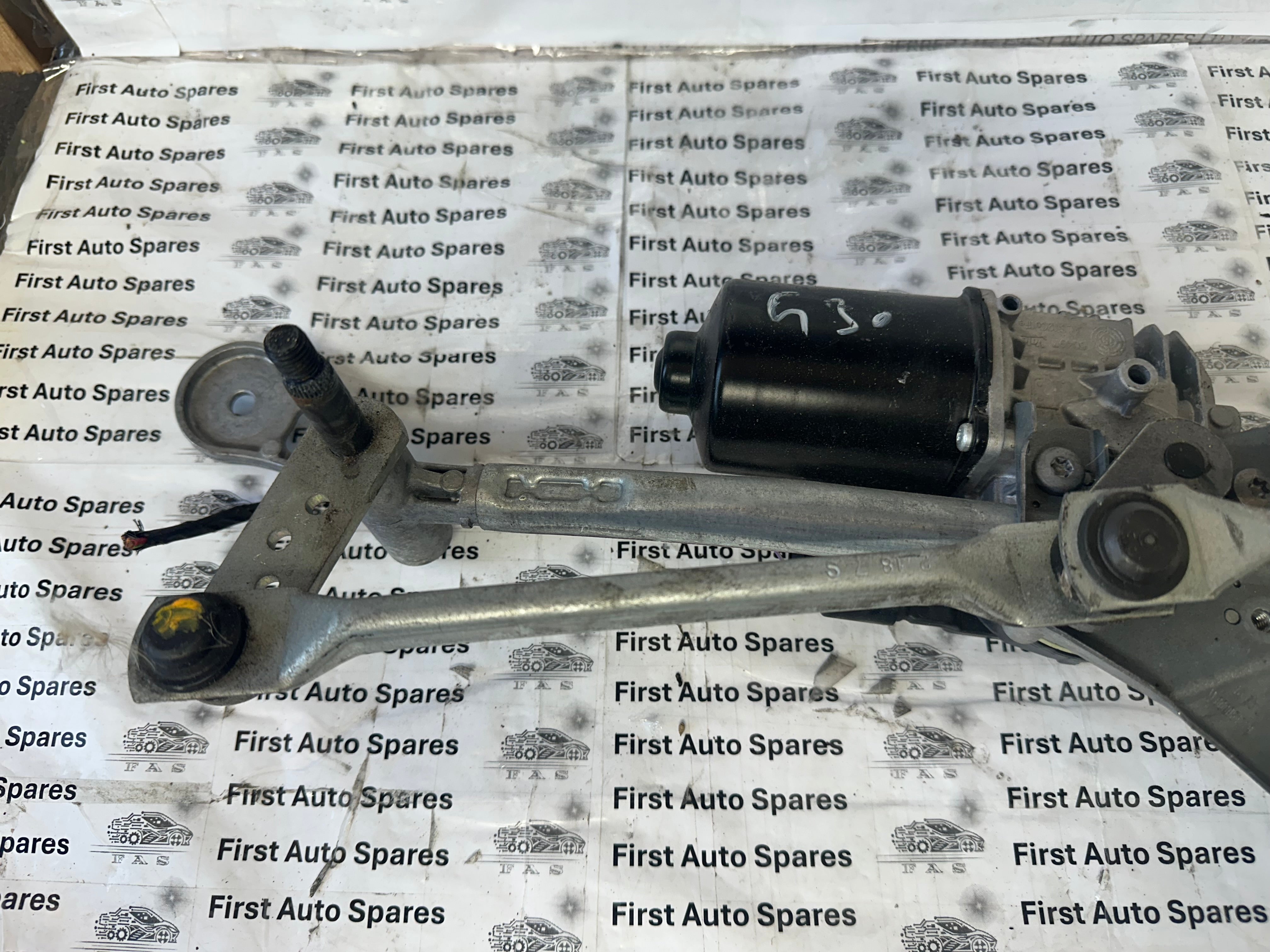 BMW 5 Series G30 G31 Front Windscreen Wiper Motor & Linkage (W000061595)