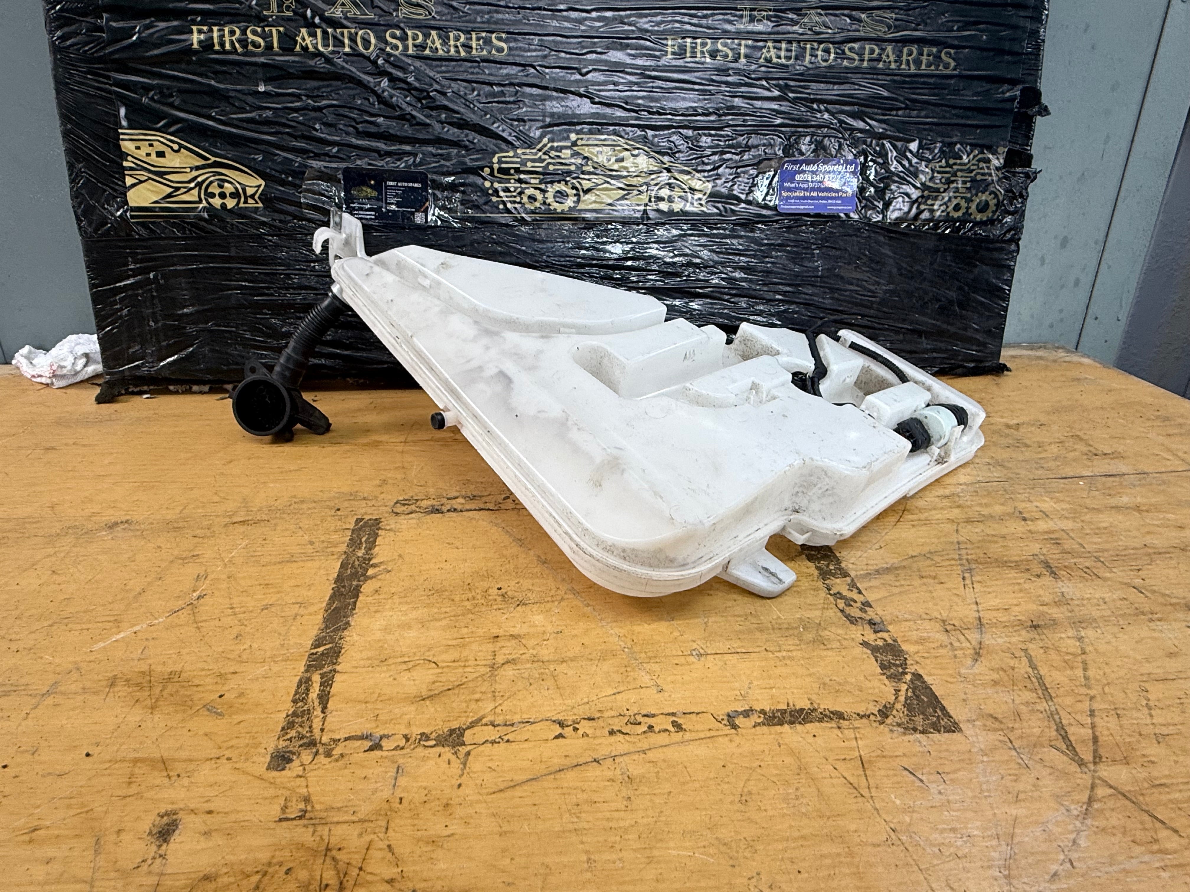 BMW 3 Series F30 Windscreen Washer Bottle & Pump (7241671-14) (7241671)